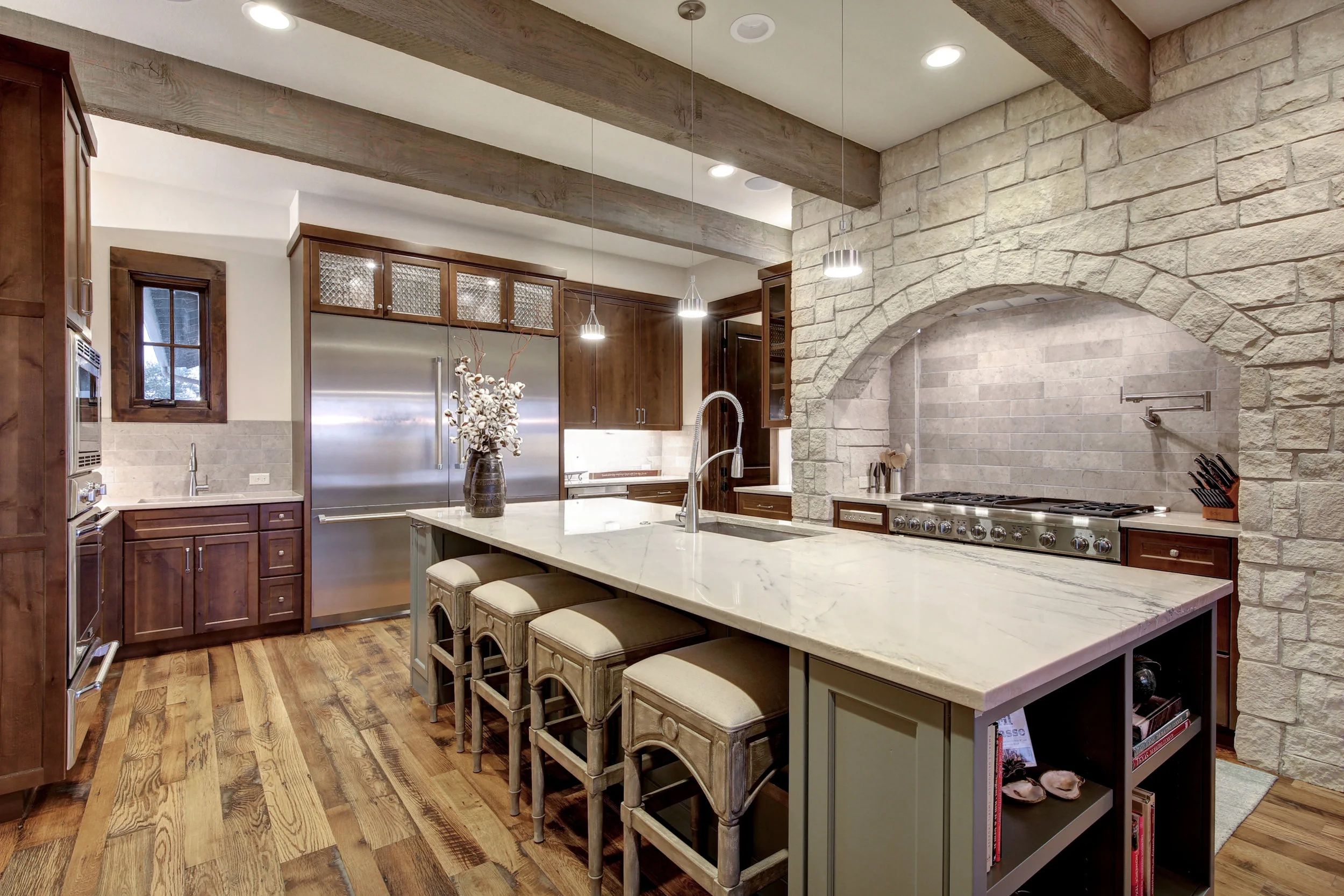 2101 Ruffian Heights Ln-print-014-16-Family Kitchen Dining 010-3840x2560-300dpi.jpg