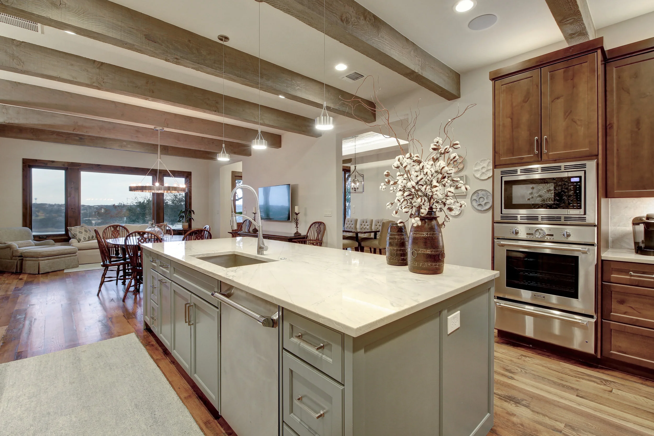 2101 Ruffian Heights Ln-print-016-10-Family Kitchen Dining 012-3753x2501-300dpi.jpg