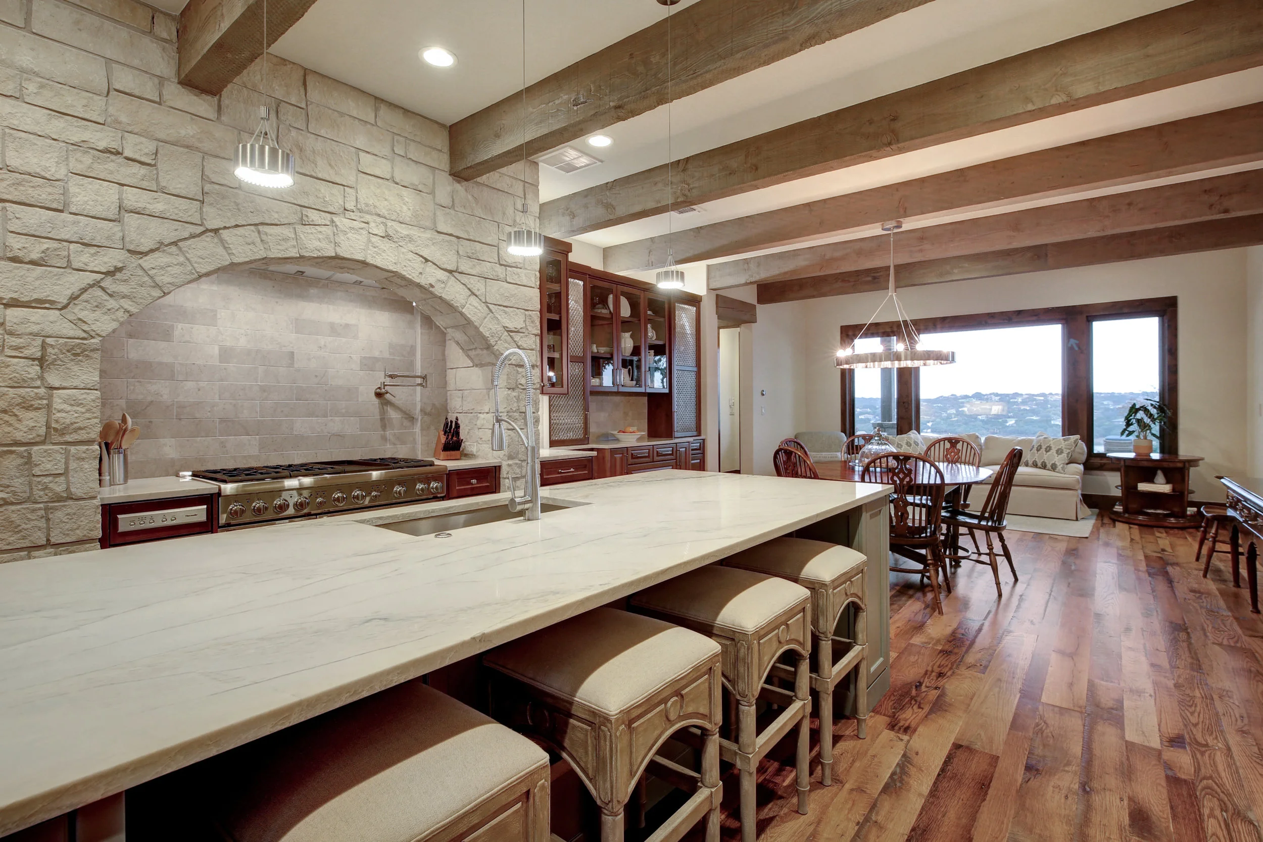 2101 Ruffian Heights Ln-print-017-21-Family Kitchen Dining 013-3765x2510-300dpi.jpg