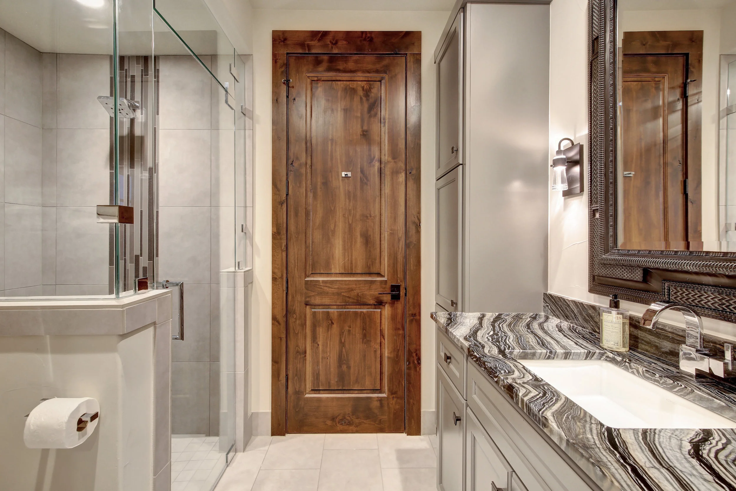 2101 Ruffian Heights Ln-print-035-30-Other Beds and Baths 002-3840x2560-300dpi.jpg