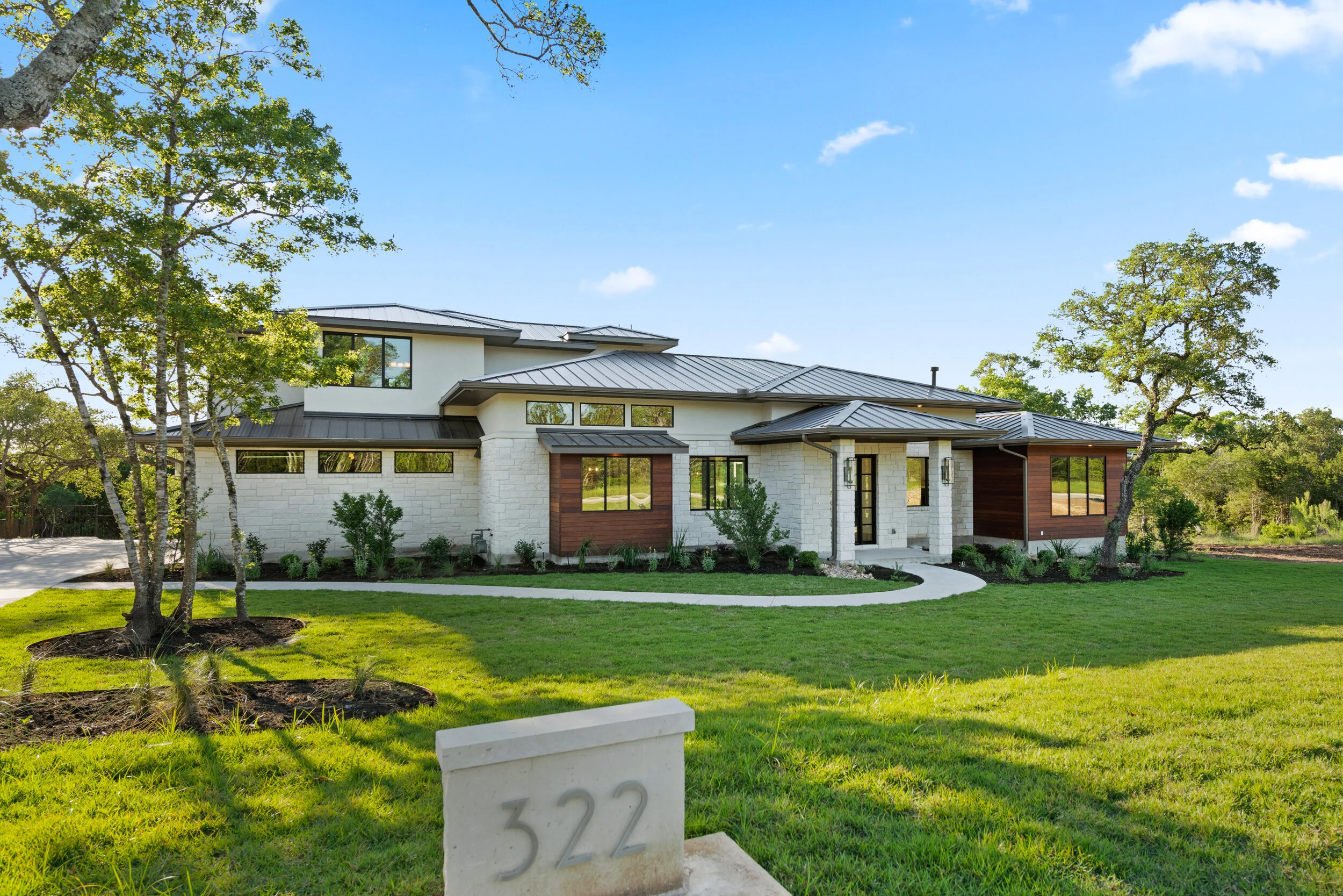 322 Delayne Drive_02.jpg