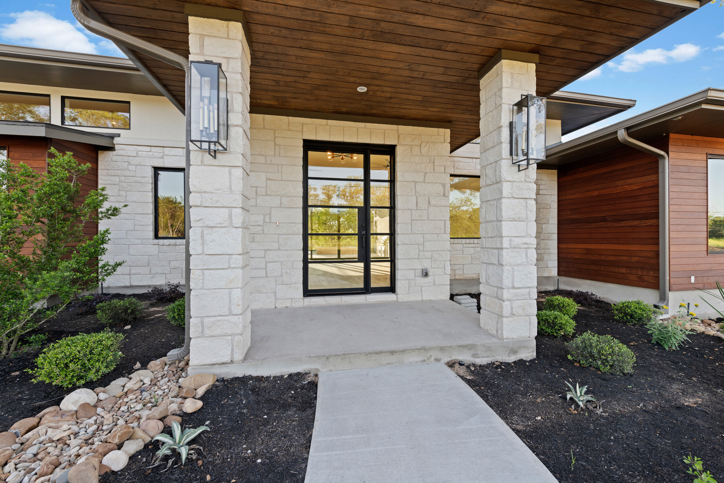 322 Delayne Drive_04.jpg