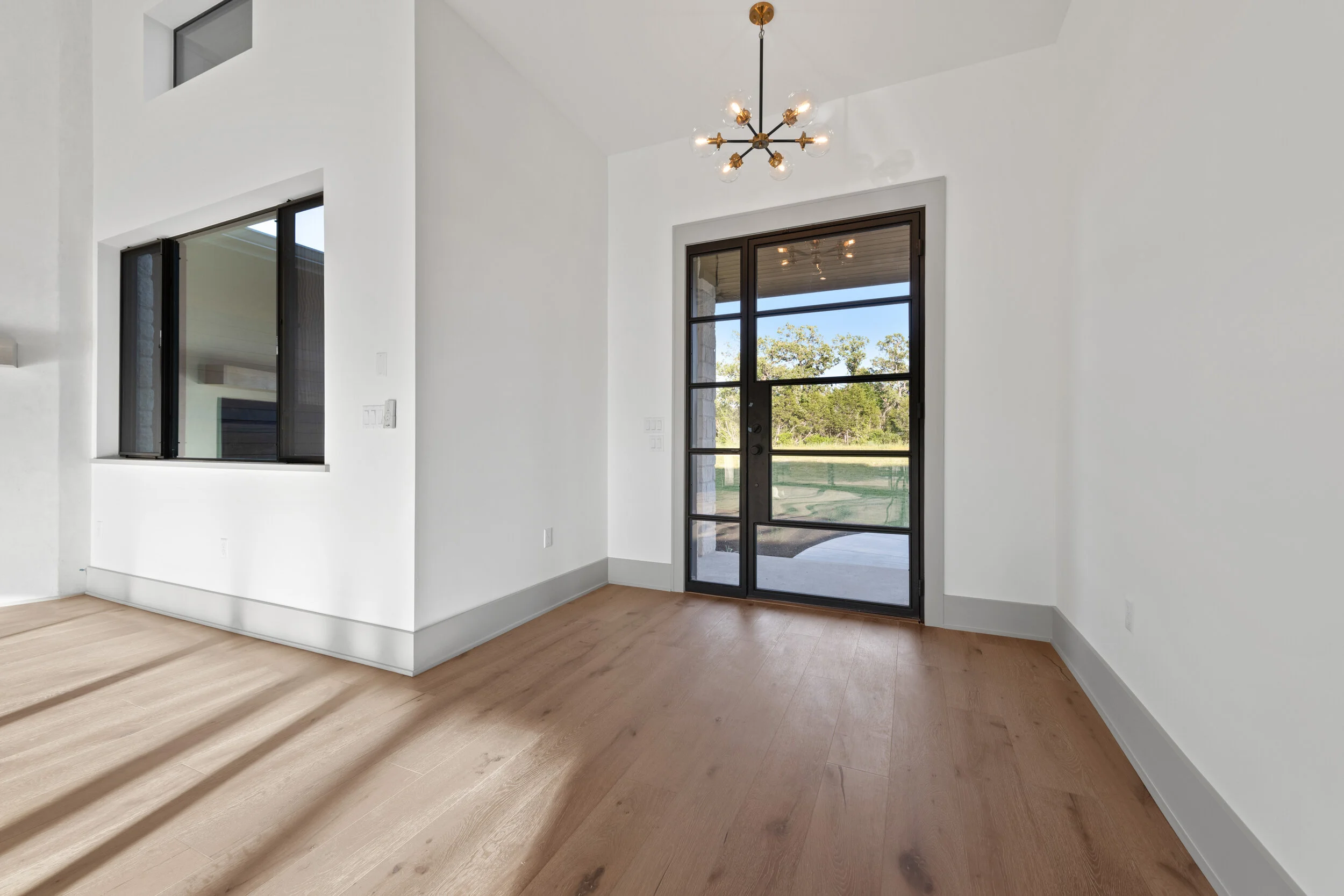322 Delayne Drive_05.jpg