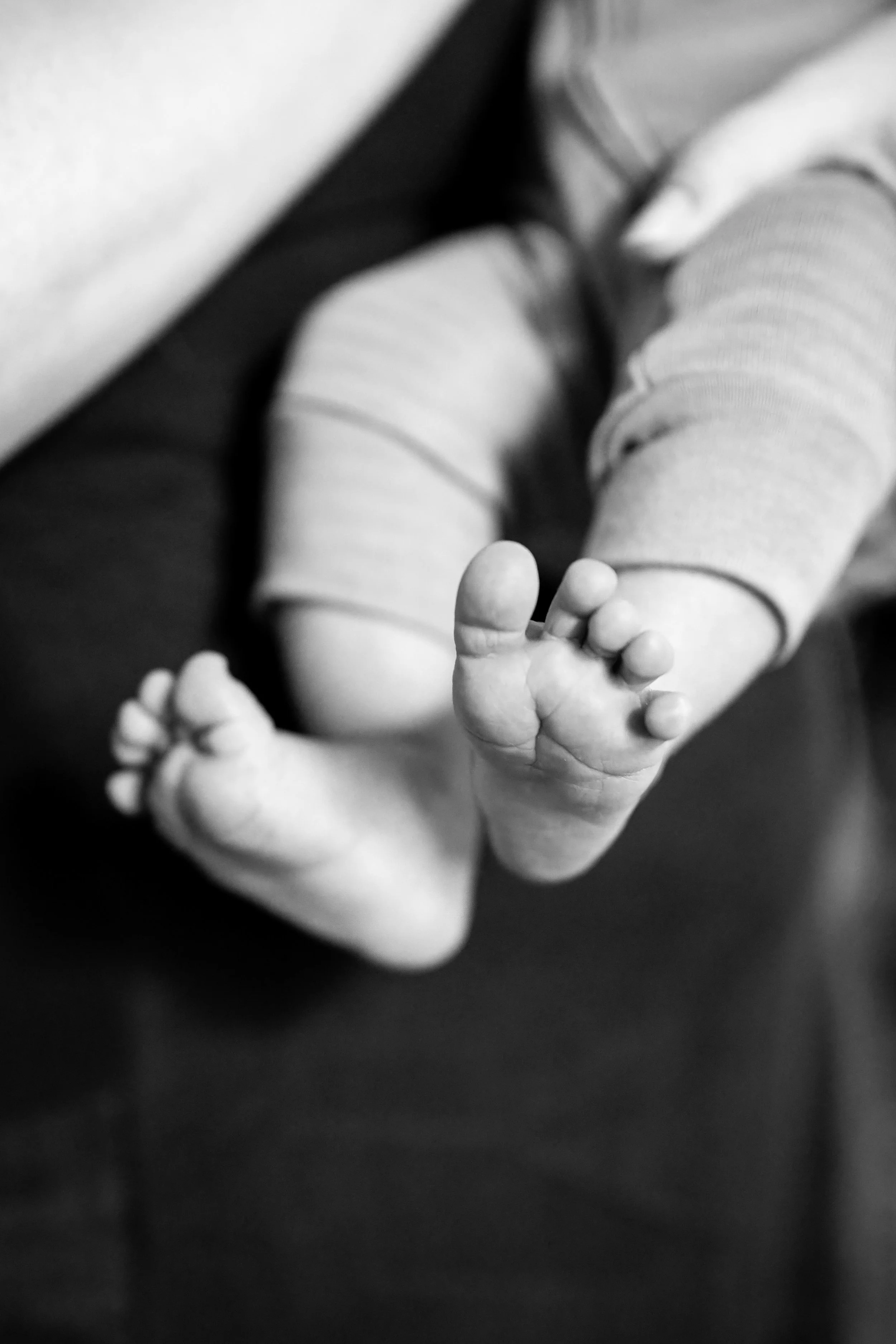 upper-east-side-newborn-family-outdoors-10.jpg