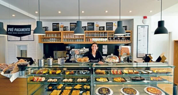 Pão do Rogil, a bakery selling traditional cakes. Image: Alamy