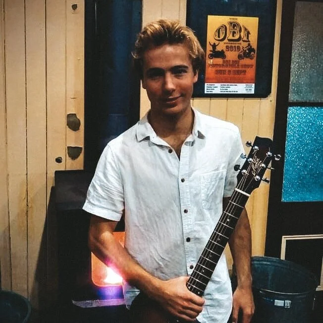 CURTIS LUXTON LIVE SOLO PERFORMER