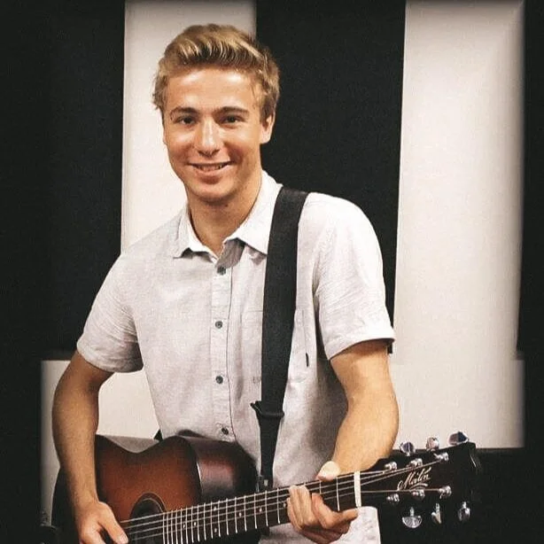 CURTIS LUXTON LIVE SOLO PERFORMER