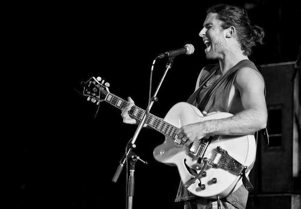 DAN STONEMAN LIVE SOLO PERFORMER