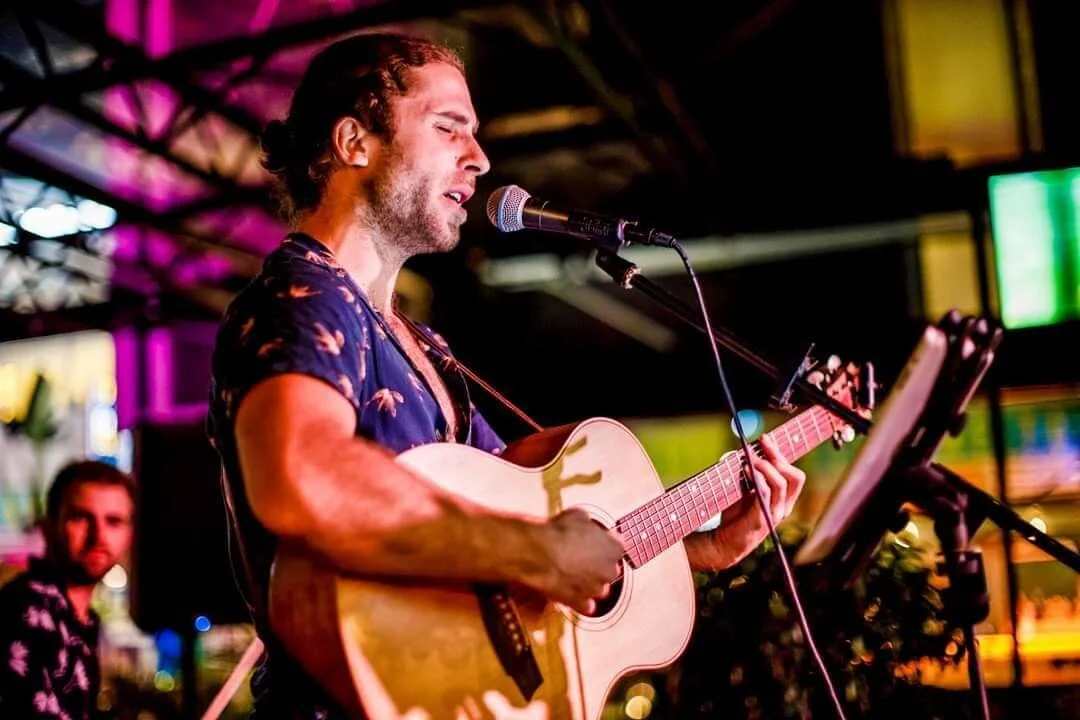 DAN STONEMAN LIVE SOLO PERFORMER