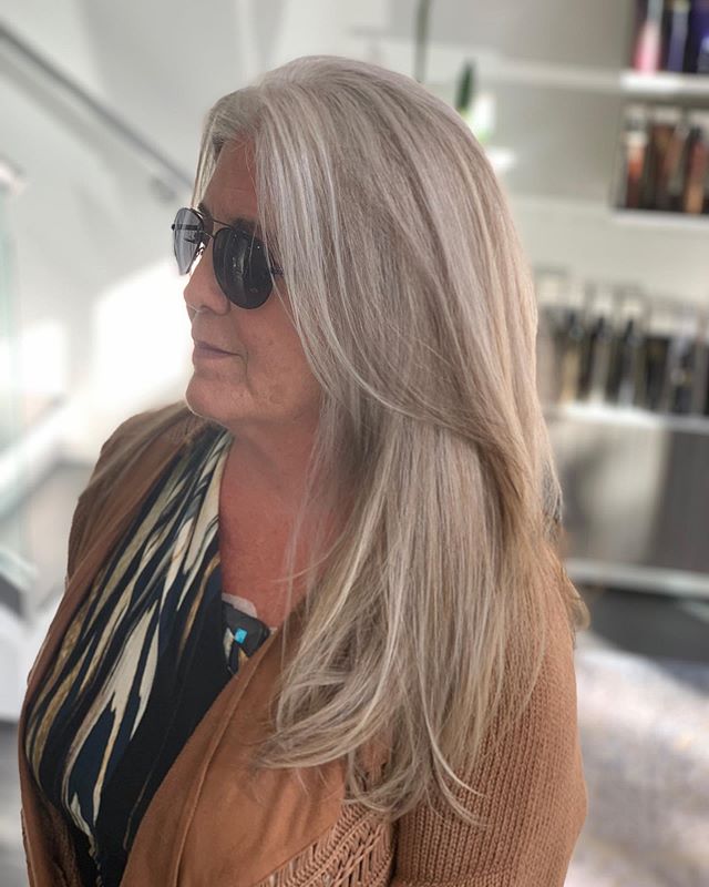 Grey blending. That&rsquo;s what it&rsquo;s called when you blend the grey. #hair #balayage #greenvillehair #pulpriotsilvertoner #pulpriot #goldwellaprovedus #goldwell #thermafoil