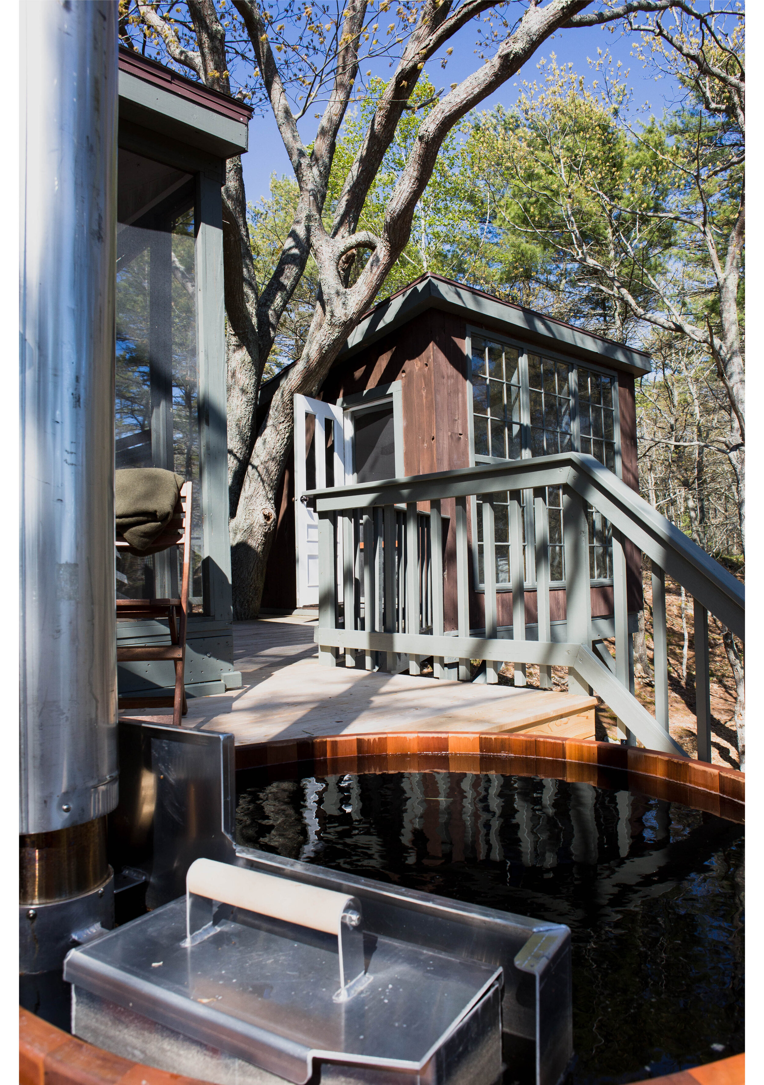 Madawaska Treehouse hot tub deck