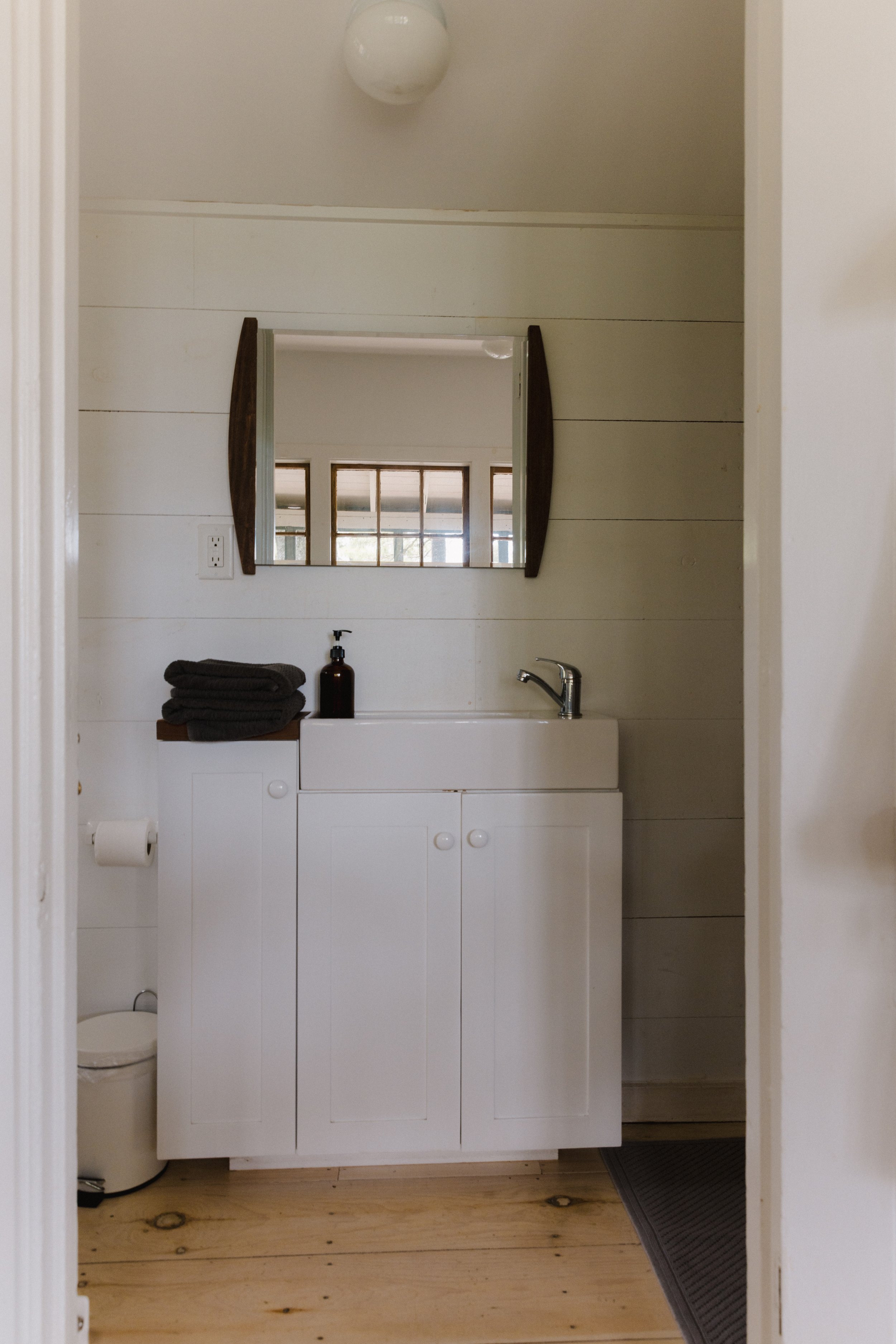 Treehouse Full Bathroom