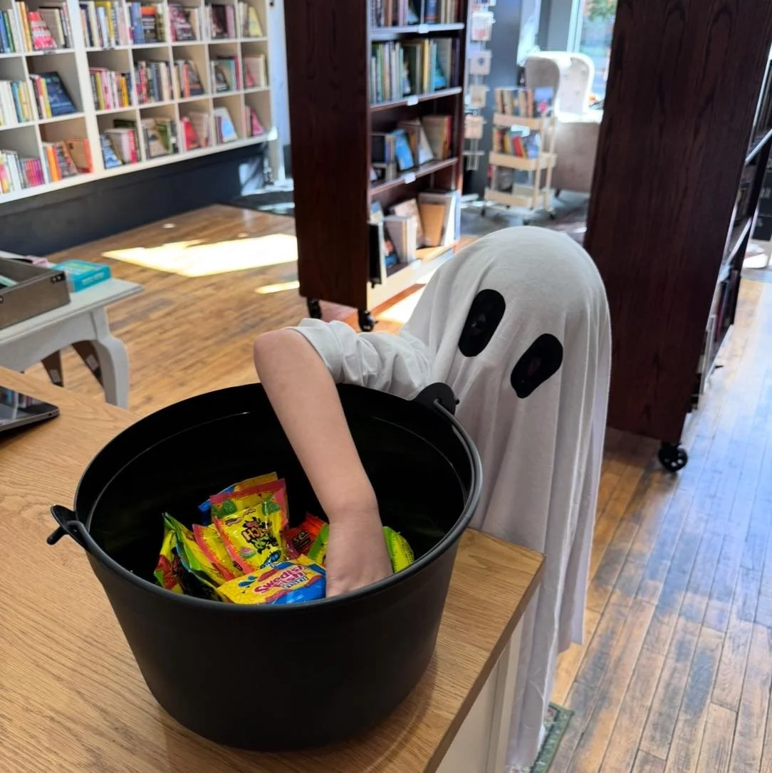 Downtown Trick-or-Treat is happening today, 4-6pm. 🎃 We can’t wait to see your costumes (especially the book character ones)!