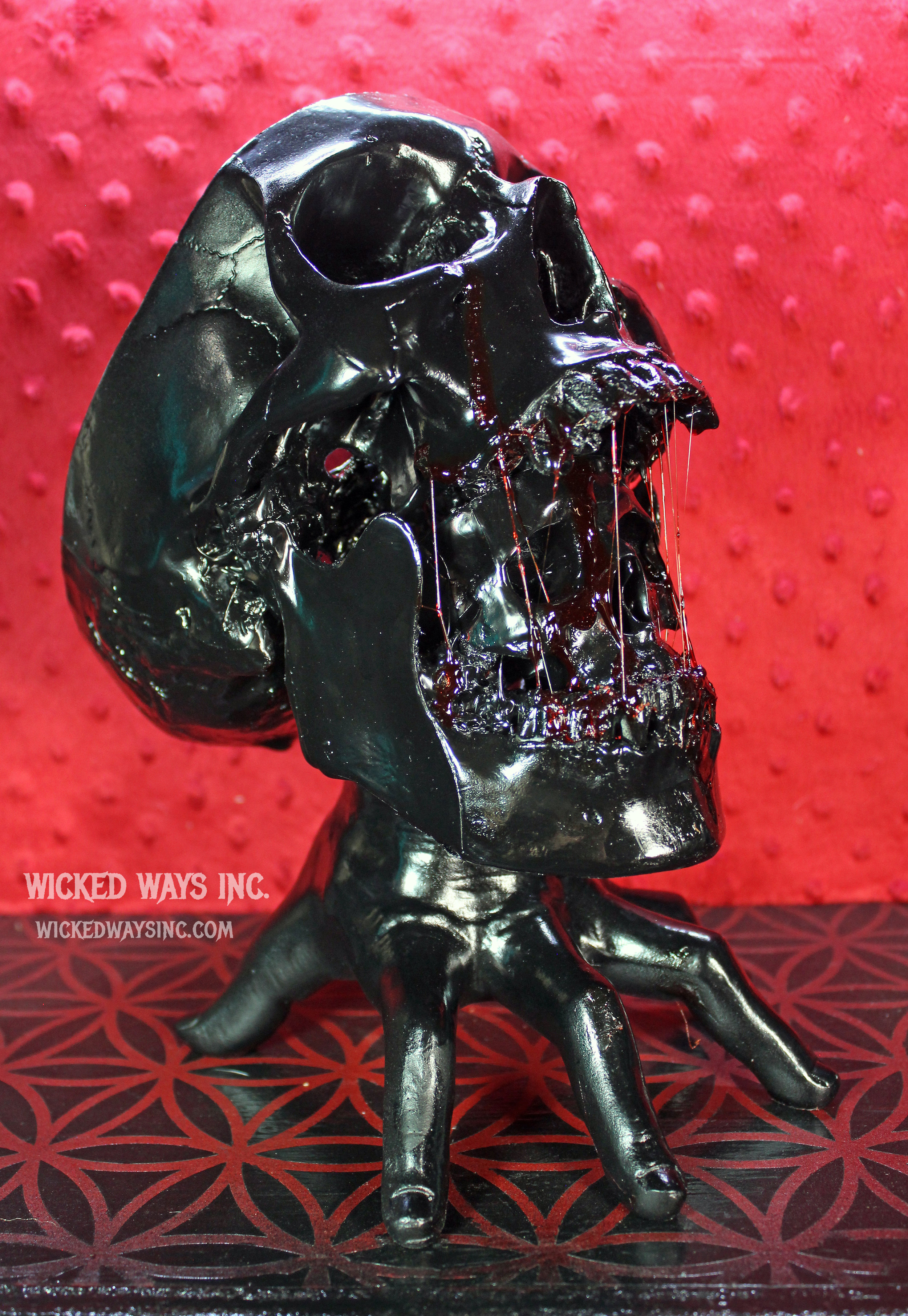 eric double skull hand creature 2.jpg