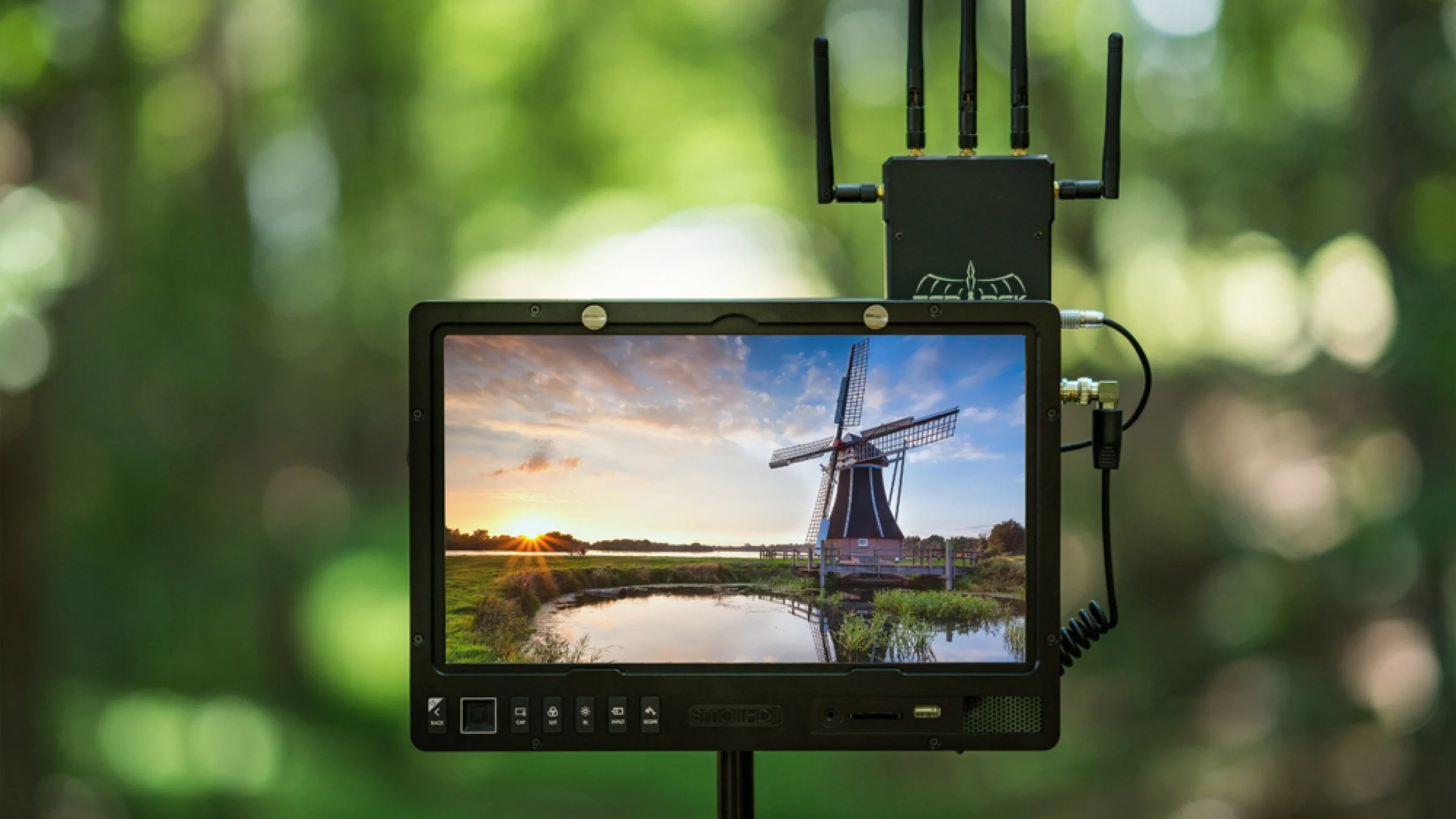 smallhd_1303_2.jpg