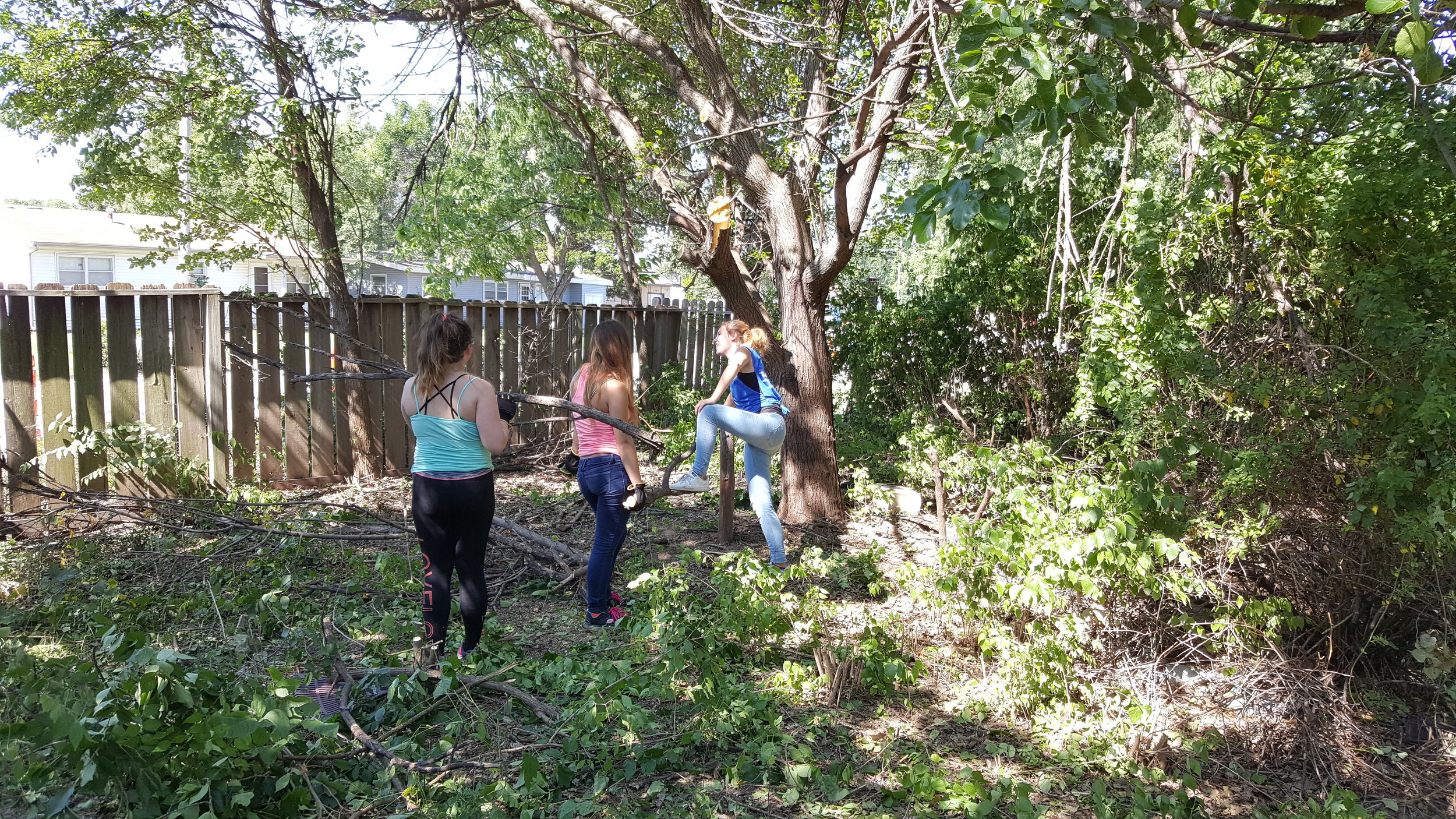 Community officers asked for help when a Hutchinson resident had received a notice to clean up his yard and was unable to comply due to his health. Our volunteers responded.