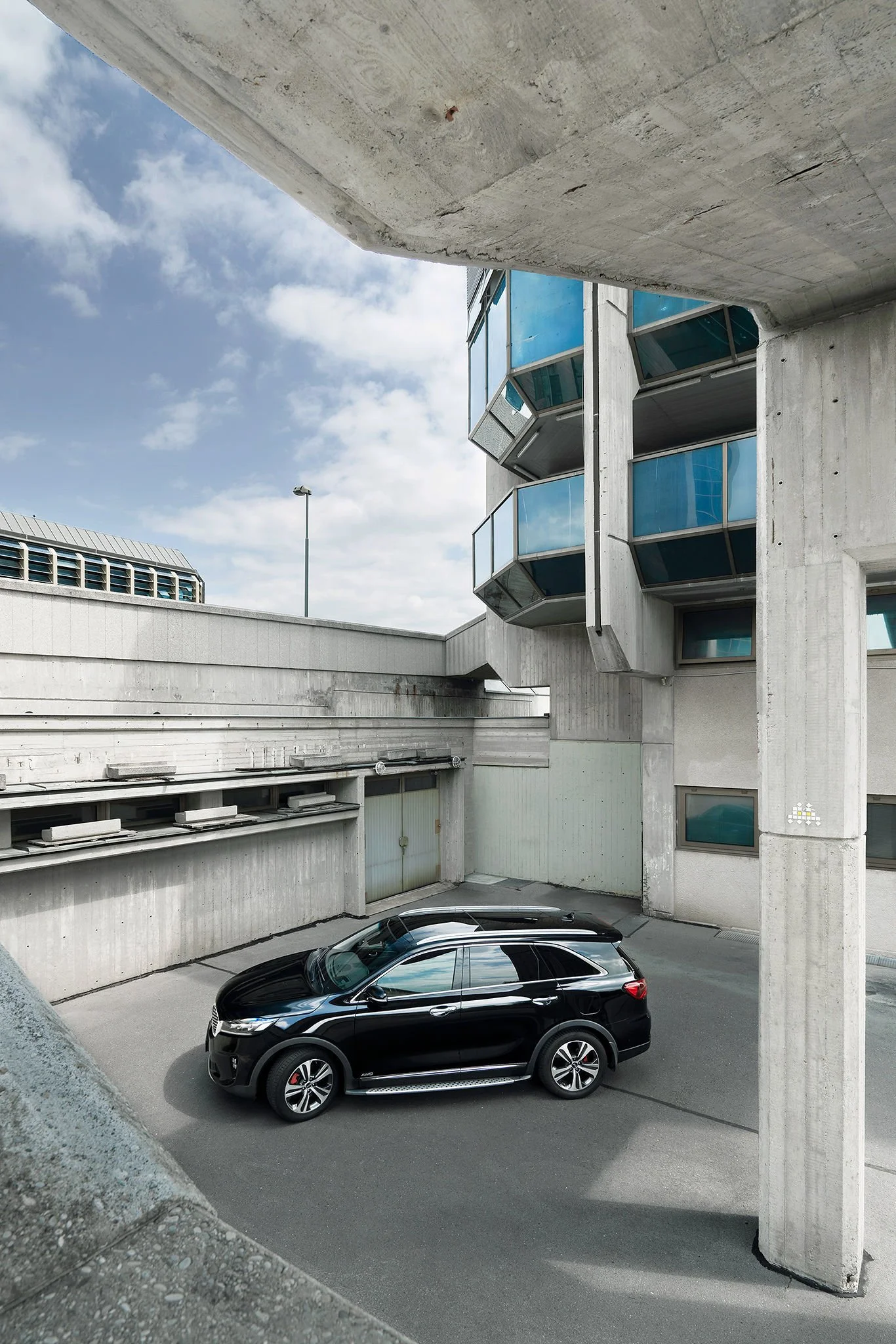 KIA-Sorento-Strahov-01-srovnana-svetla-prebarvena-obloha-FB.jpg
