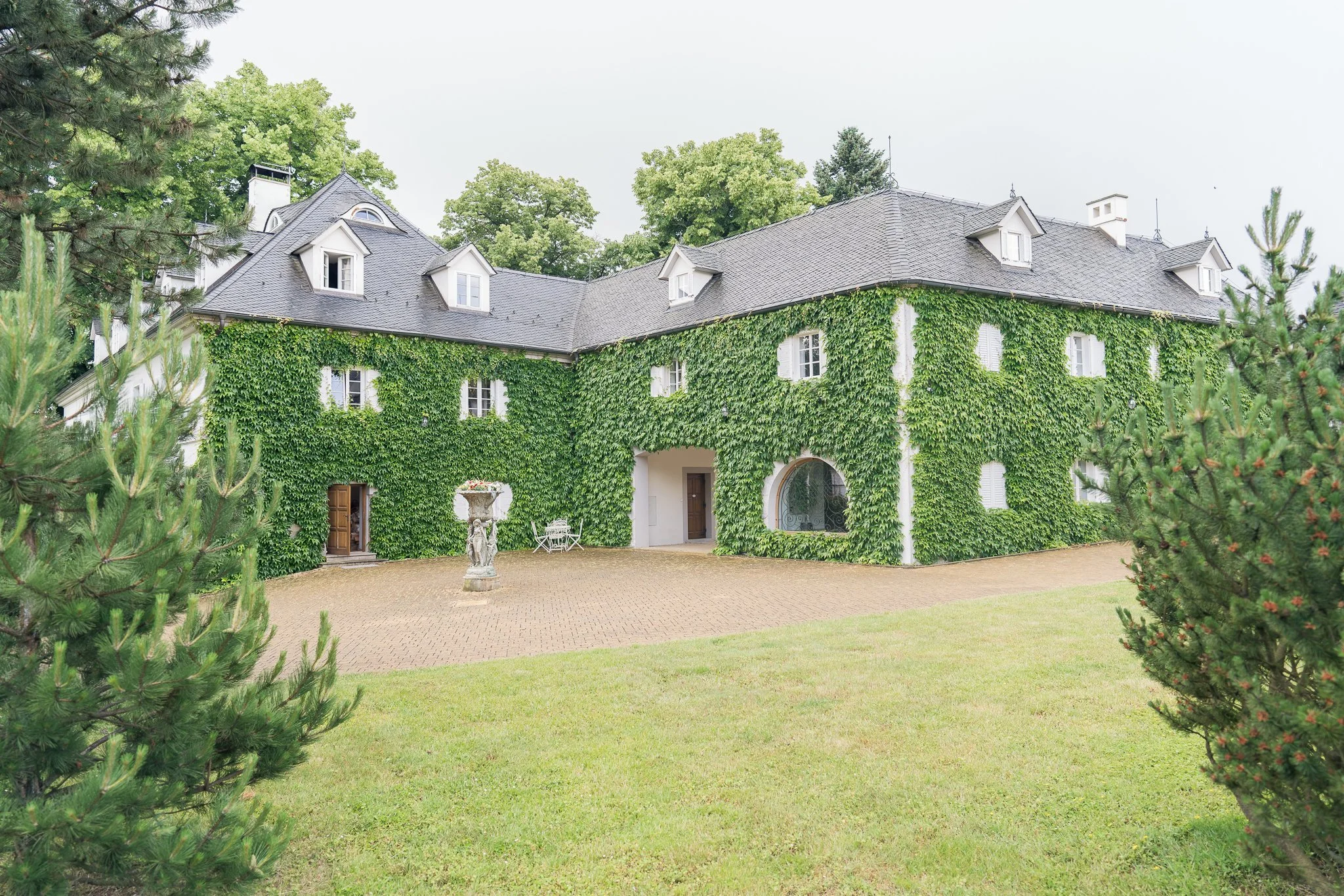 Wedding_Zuzana_and_Clement_Nimerice_Castle_00013.jpg