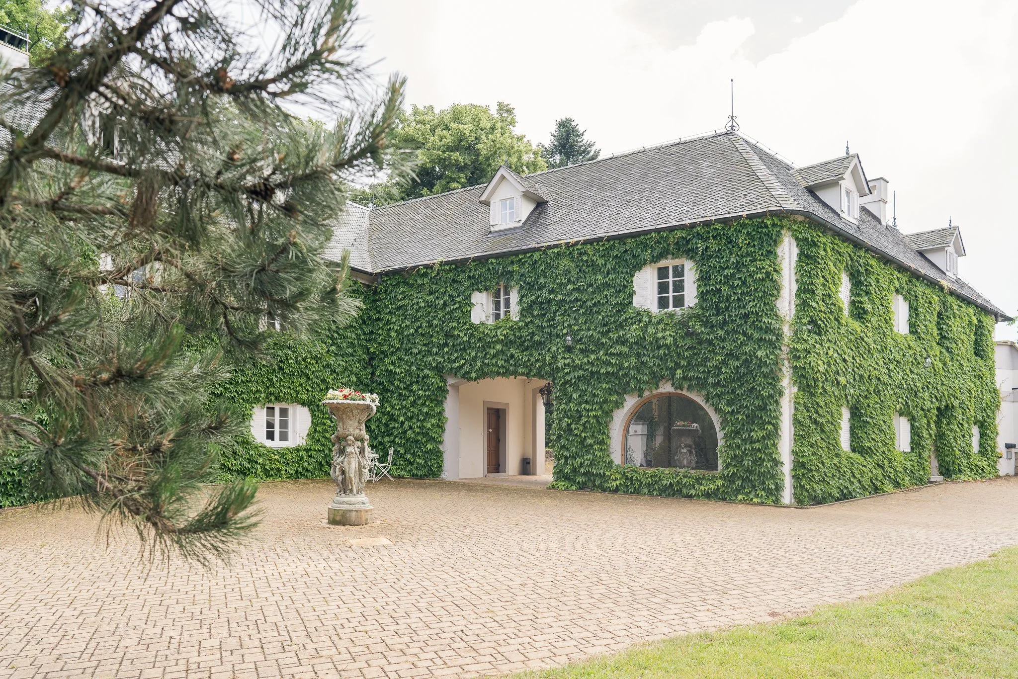 Wedding_Zuzana_and_Clement_Nimerice_Castle_00015.jpg