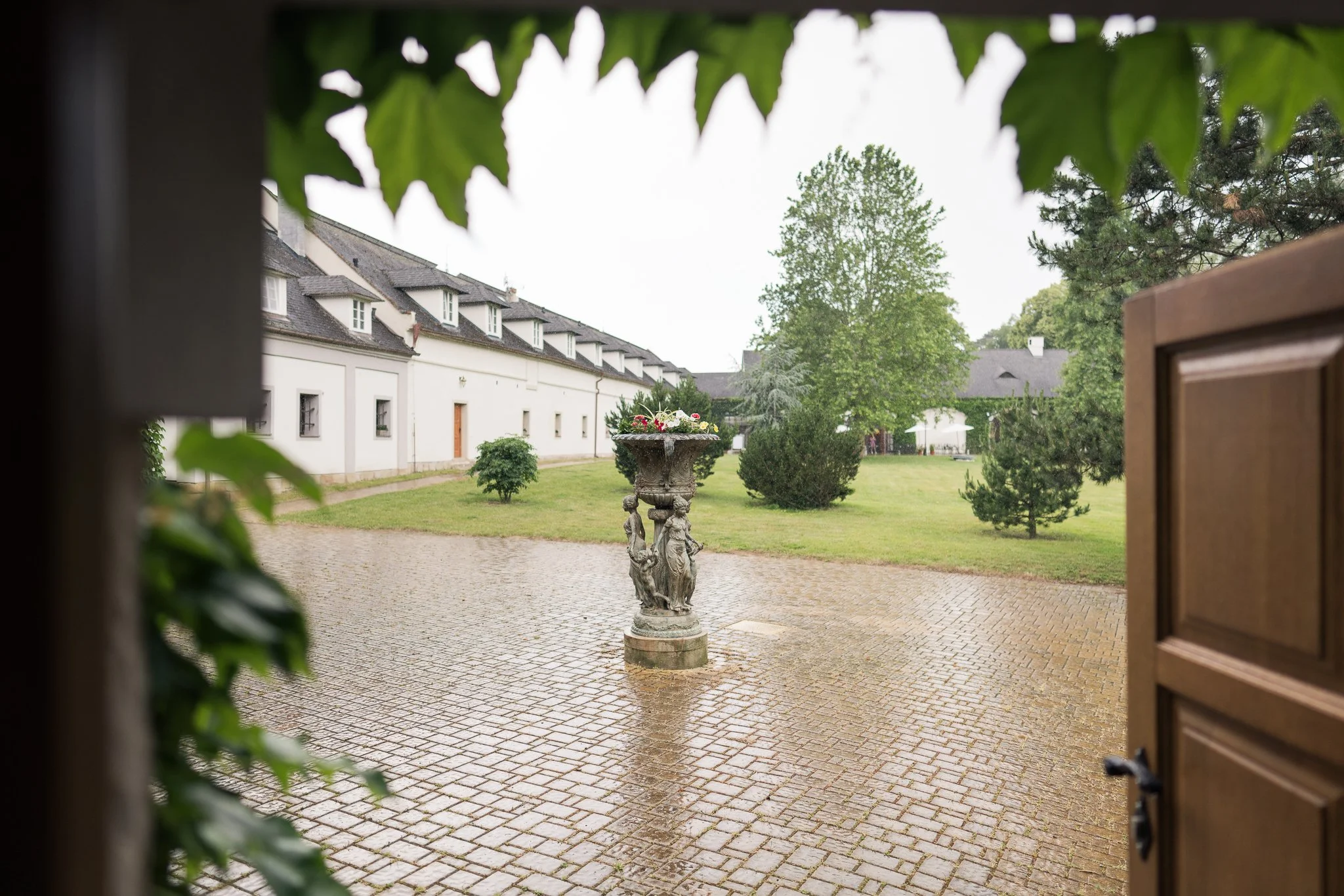 Wedding_Zuzana_and_Clement_Nimerice_Castle_00019.jpg