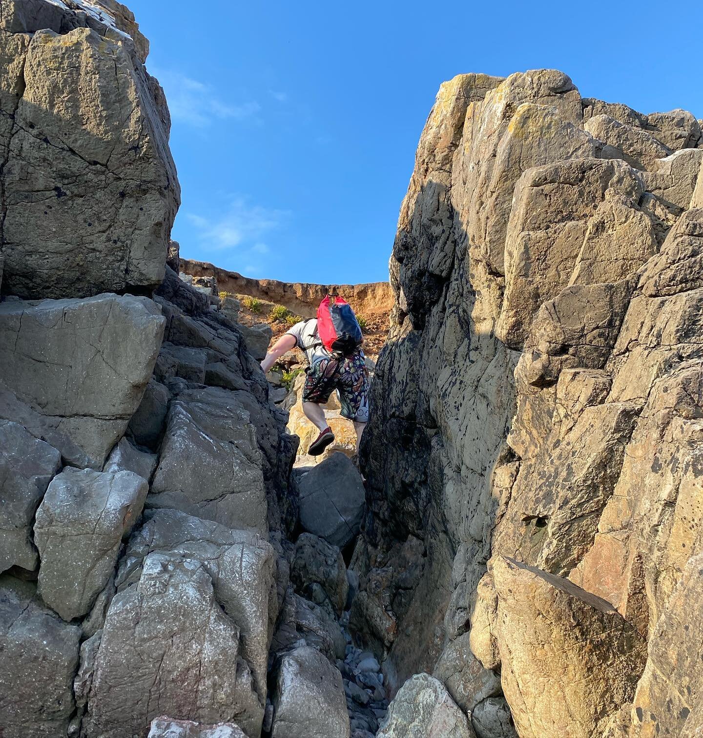 Cymru 🏴󠁧󠁢󠁷󠁬󠁳󠁿good times 

Worms Head, Rhosilli with my bro and Fishguard/Goodwick, Pembs with my ole buddy @josie_rowl