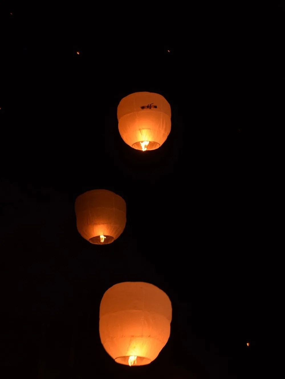 beleuchtet-beleuchtung-dunkel-415693.jpg