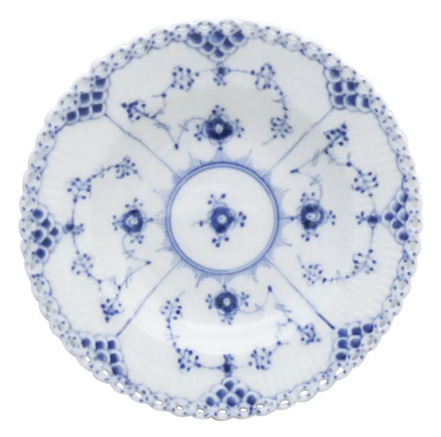 The signature danish design pattern of Royal Copenhagen - Blue Fluted