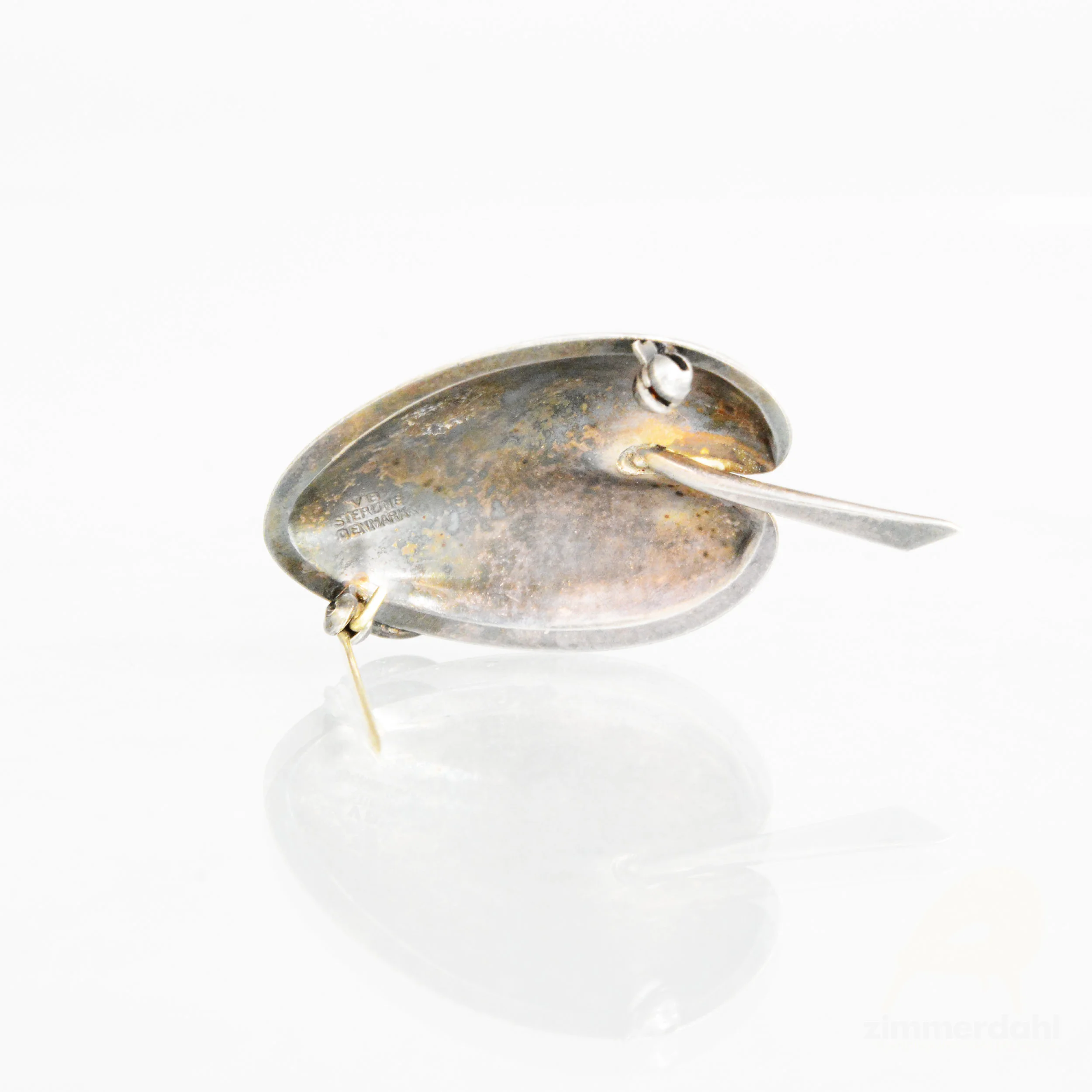 JE 0066 03 Brooch Volmer Bahner Denmark Scandinavian Timeless Design.jpg