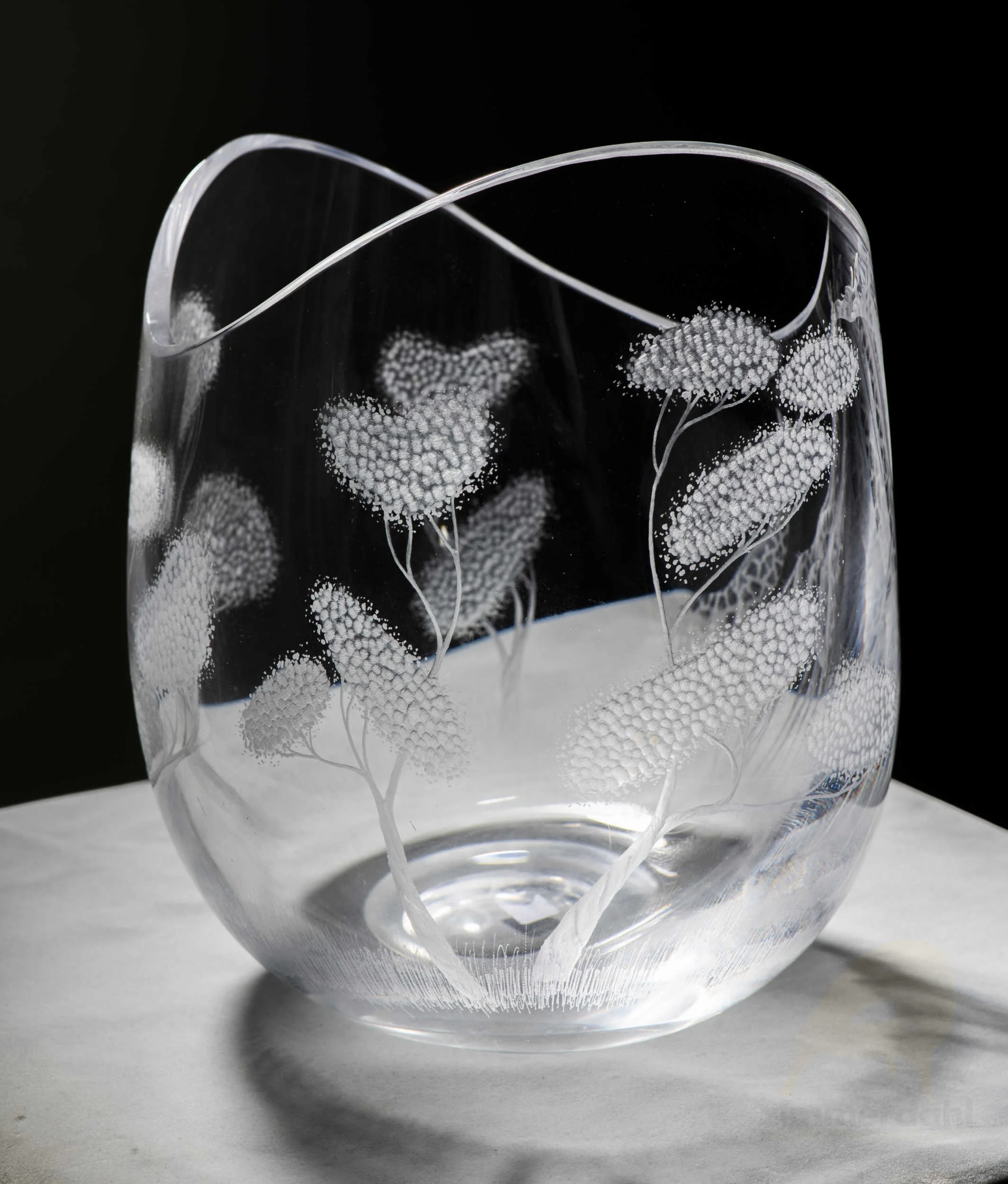 GL 0033 05 Safari Glass Vicke Lindstrand Kosta Scandinavian Timeless Design.jpg