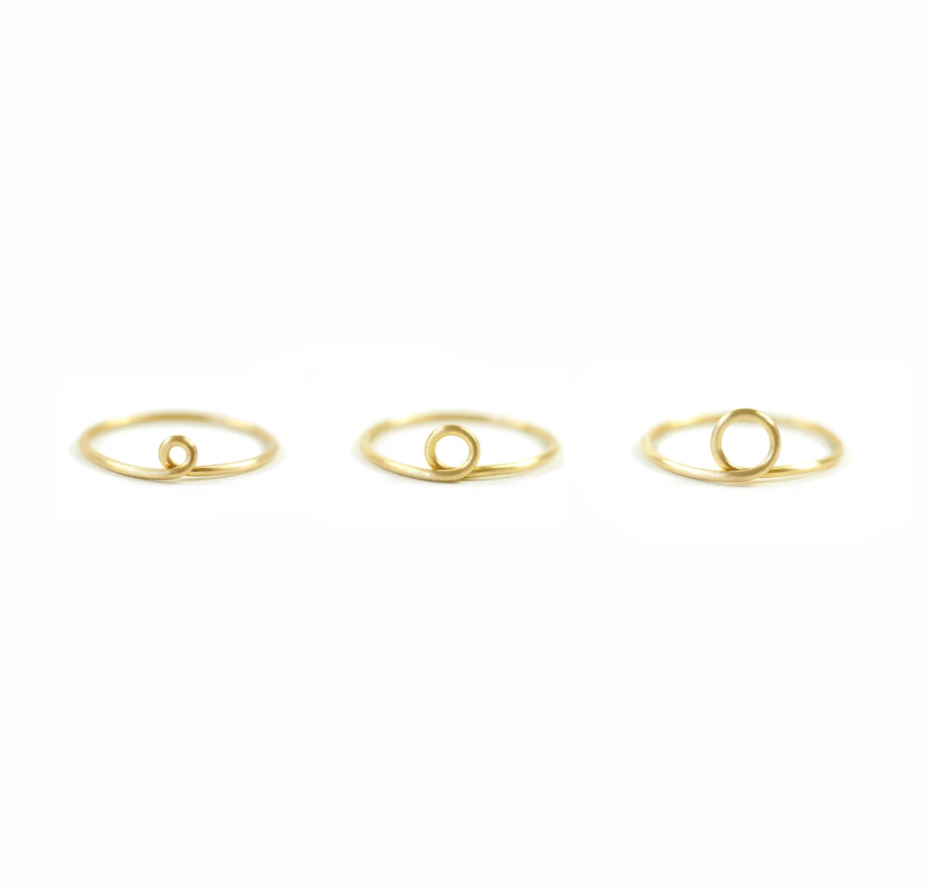 Circle-ring-gold-minimalist-handmade-small-size-comparison