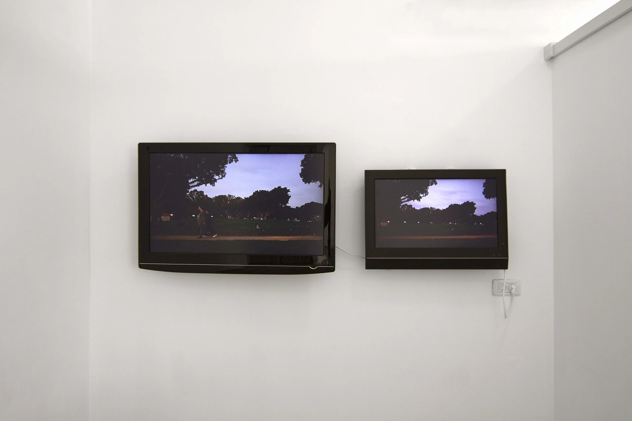 Mika Hazan Bloom, Thirteen Minutes