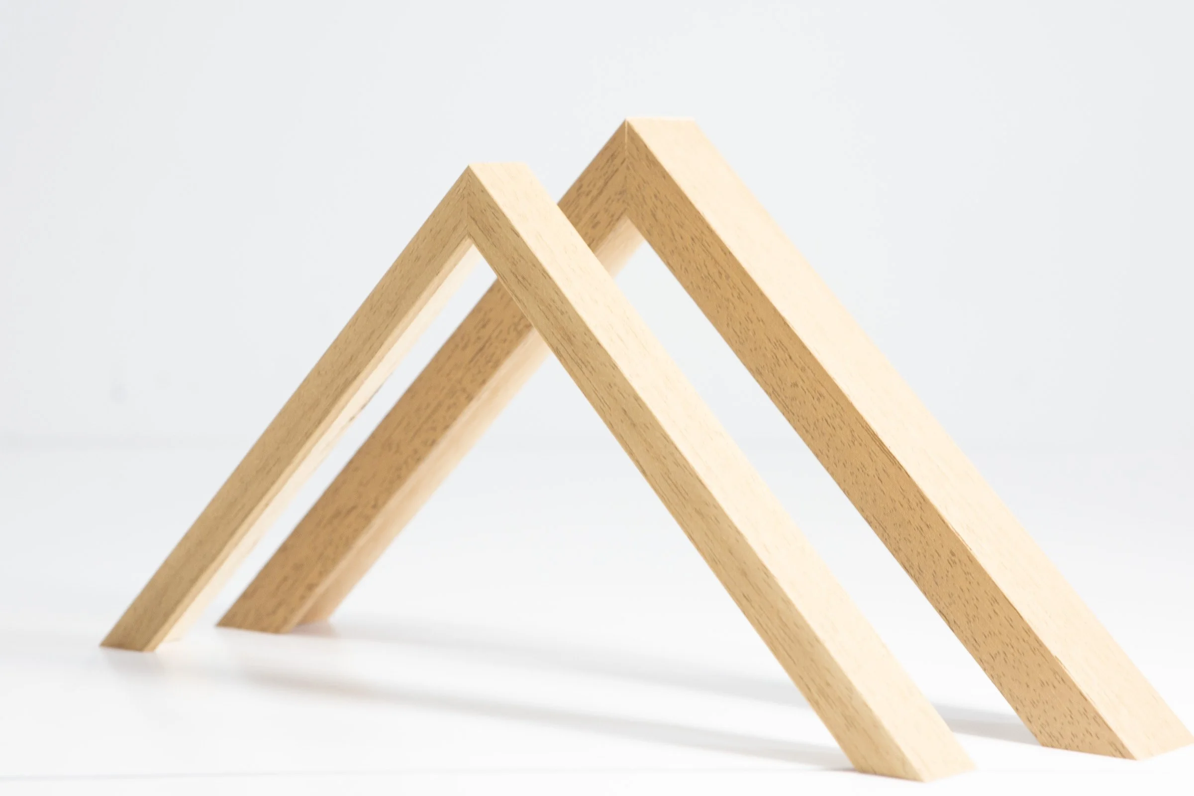 Essential Light Oak wood-effect frame finish