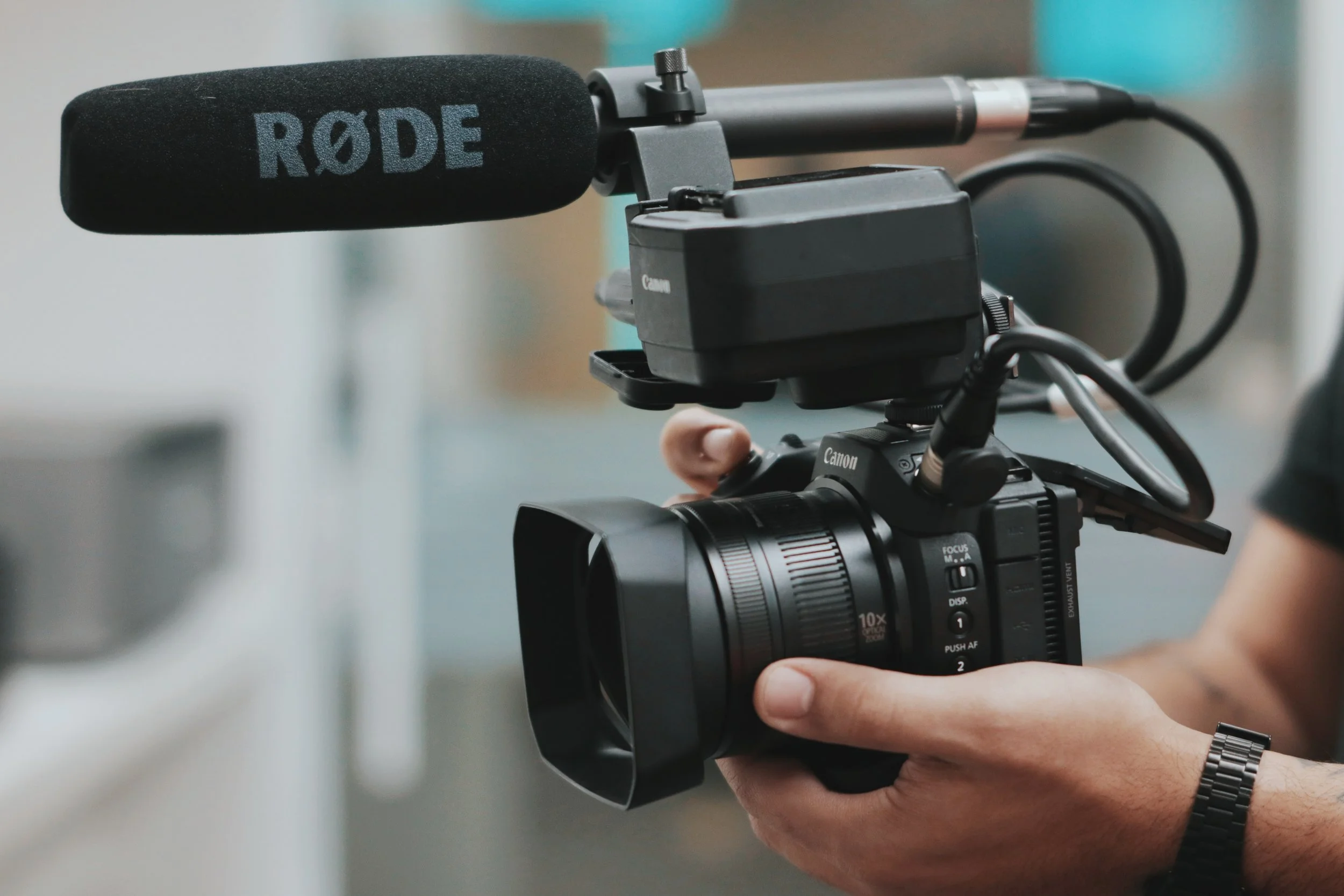 camera-camera-lens-close-up-2170450.jpg