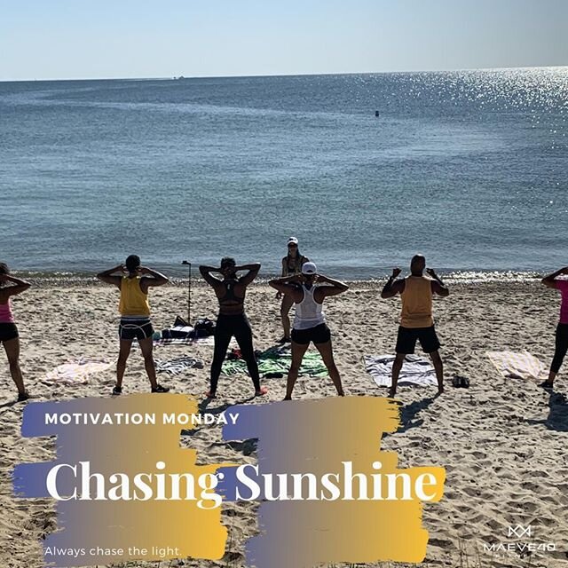 𝗖𝗵𝗮𝘀𝗲 𝘁𝗵𝗲 𝗦𝘂𝗻𝘀𝗵𝗶𝗻𝗲. 𝗘𝘃𝗲𝗿𝘆. 𝗗𝗮𝗺𝗻. 𝗗𝗮𝘆.⁣
⁣
We won't be able to chase the sunshine in Martha's Vineyard this coming August, but we will be reminiscing this moment from last August when we took in all of the sunshine, laughter