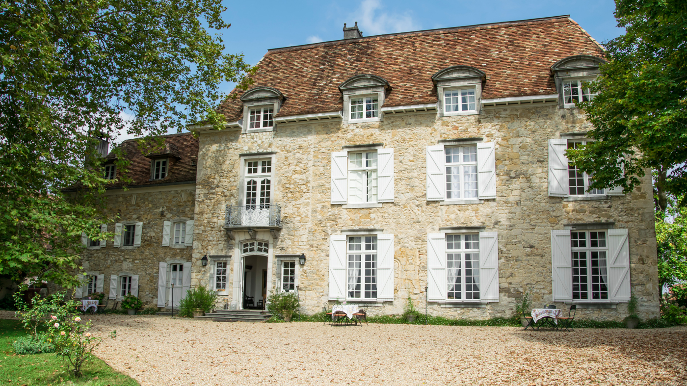 Hausfront_Château-d'Orion_Foto-Janna-Marie-Schwanemann-(1).jpg