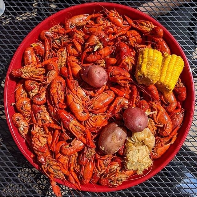 With all the sickness going around, take precautions and grab some crawfish, the spices will burn all the germs out of you!
.
.
#repost @nolanadine