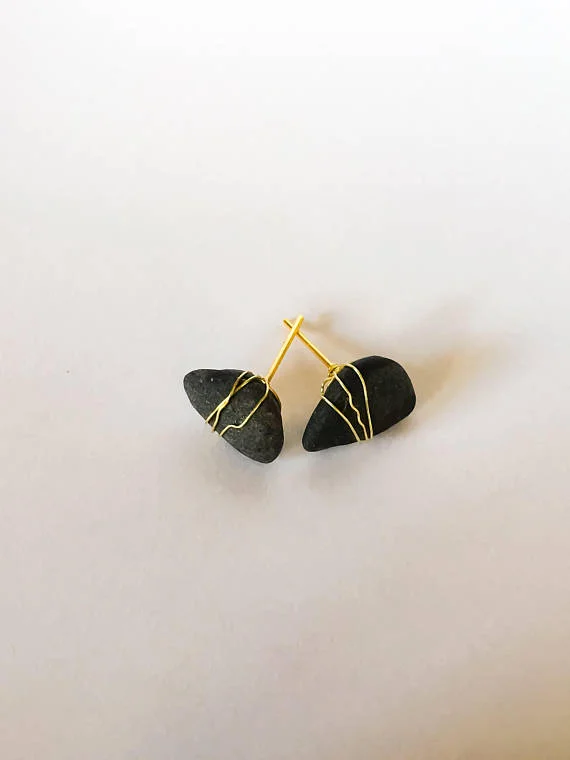 black earrings.jpg
