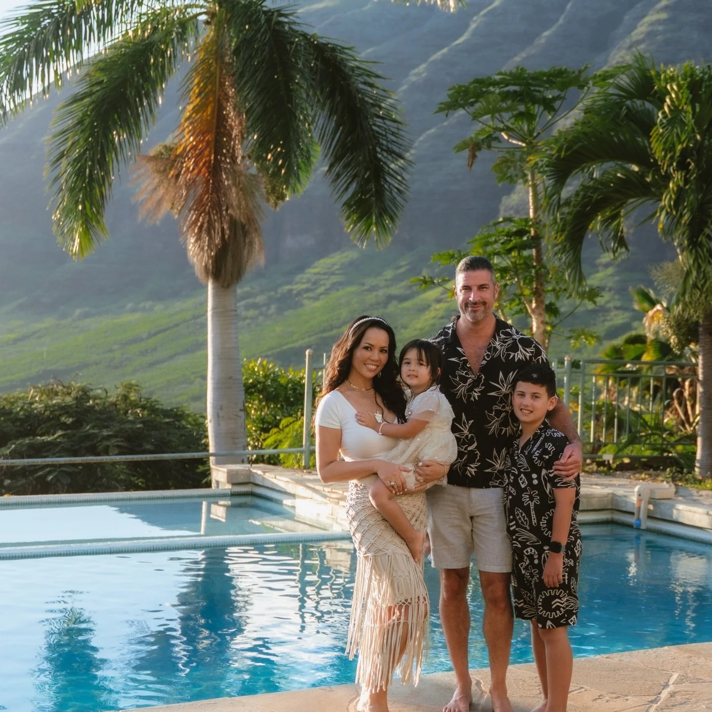 Better late than never 🤍 🤣 So grateful for time spent with family and friends over the holidays! Feeling thankful for the love and abundance in our lives and excited for all that the new year brings. Wishing you and your loved ones a happy, healthy