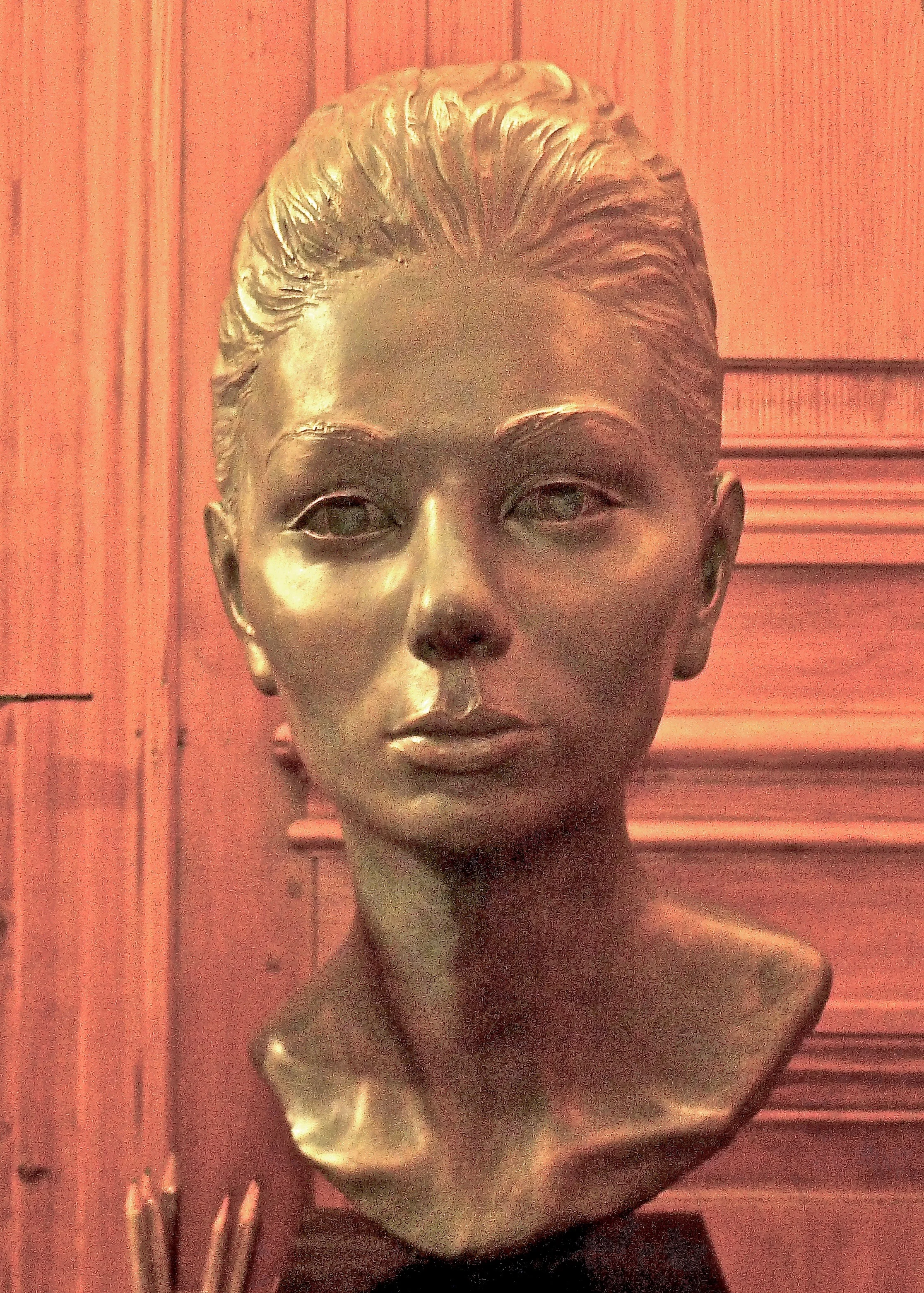 Mehri_Danielpour-Portrait bust of Empress Farah Pahlavi of Iran.jpg