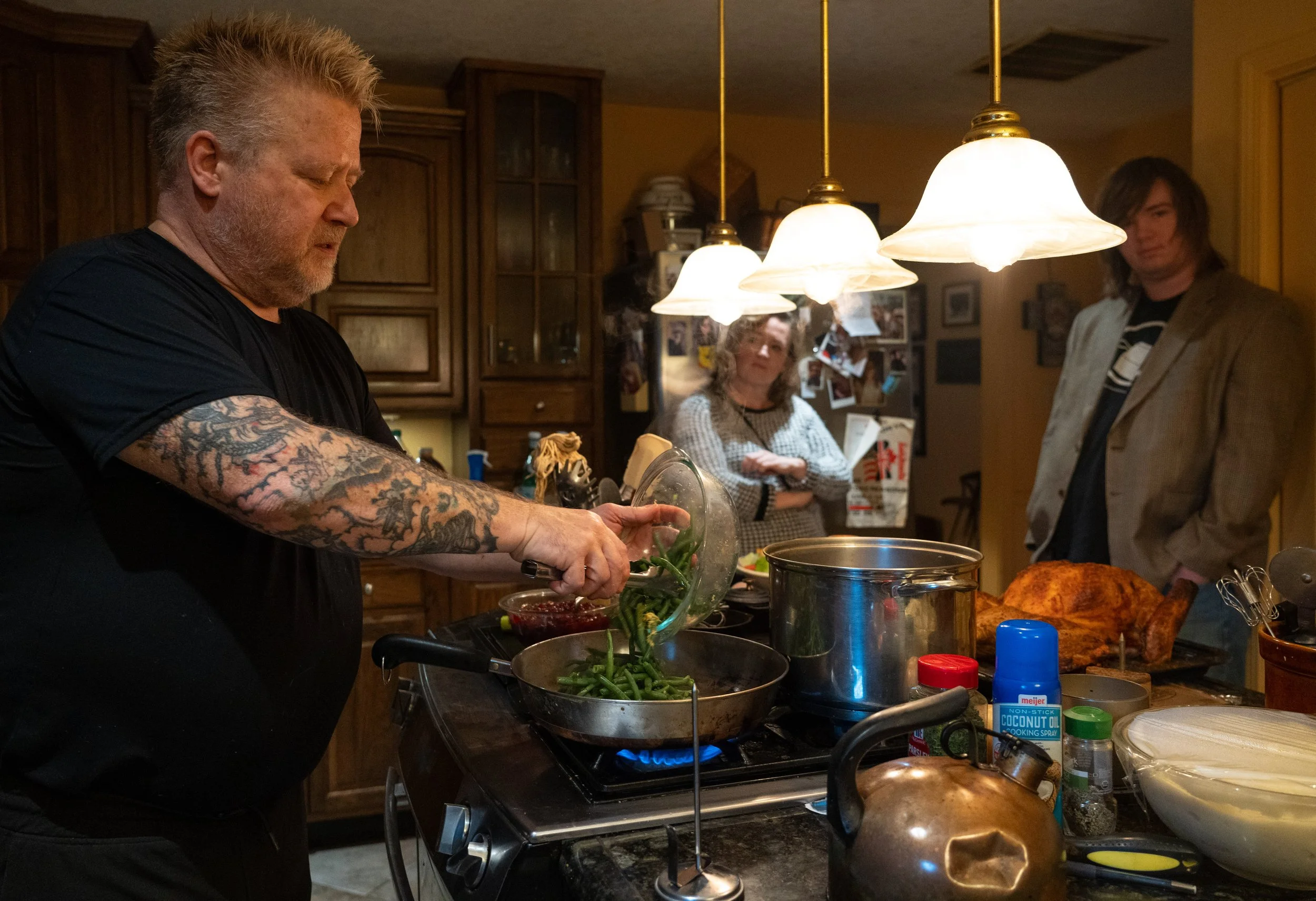  J.J.Pearson prepares Thanksgiving dinner for friends and bandmates Thursday, Nov. 23, 2023, in his home kitchen in Indianapolis. 
