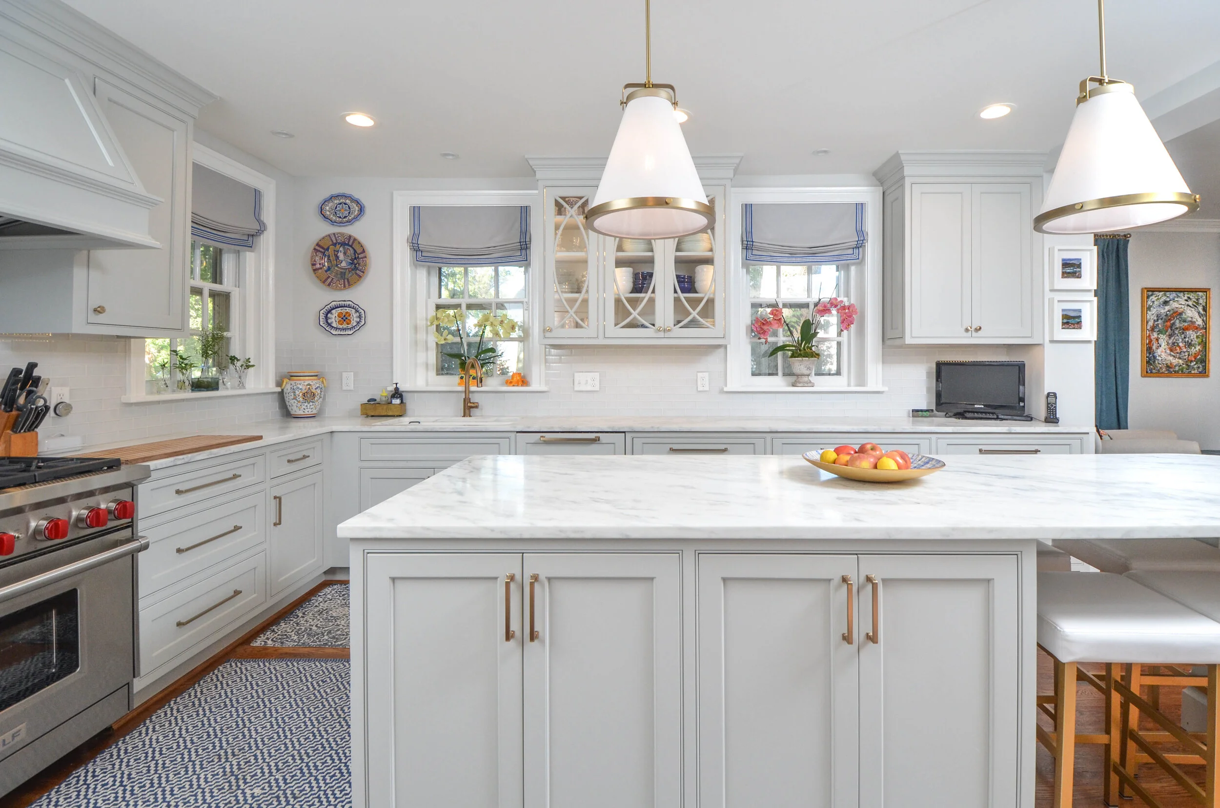 Colorful bar and kitchen update