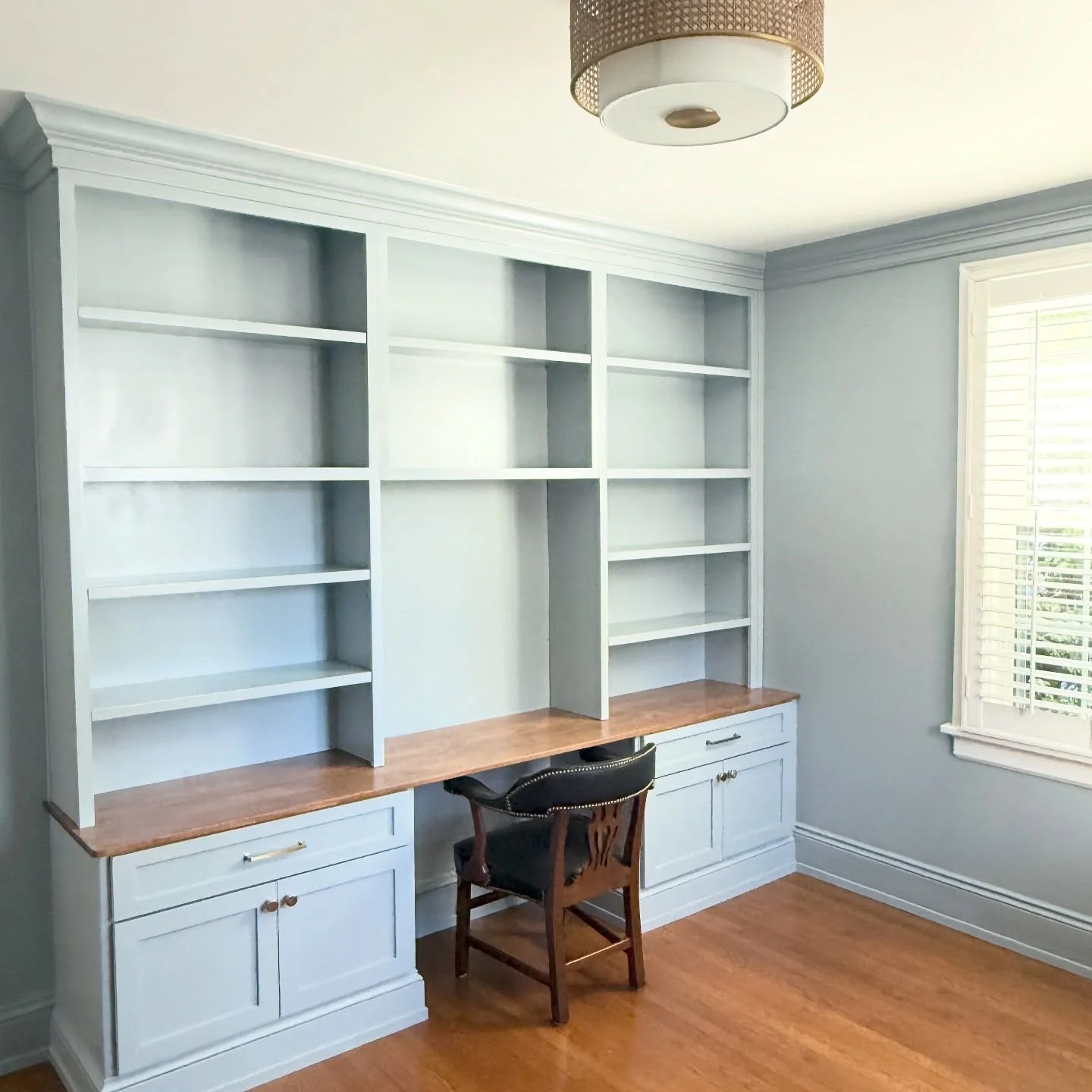 Lots of progress is being made in Stonewall Court! Everyone loves a before and after. 
The office builtins are painted in @sherwinwilliams #stardew 
#colordrenching #powderroomwallpaper #custombuiltins #homeoffice #rva