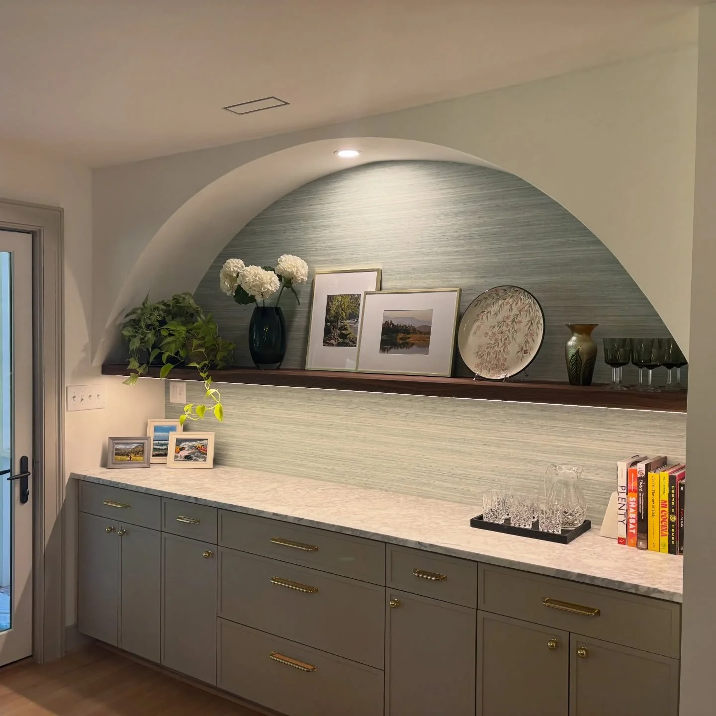 This empty space was meant to be filled with beautiful and practical custom cabinetry. Thanks to @mckinleyandco for bringing my sketch to life. #afterandbefore #customcabinetry #builtins #makeitcurvy