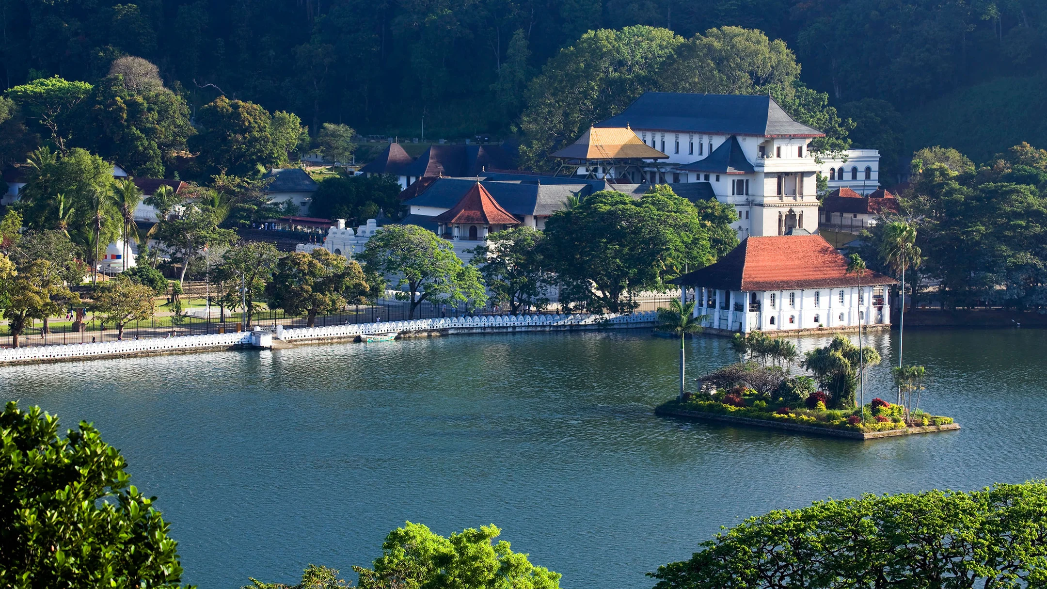The Colonial City of Kandy and the Temple of the Tooth
