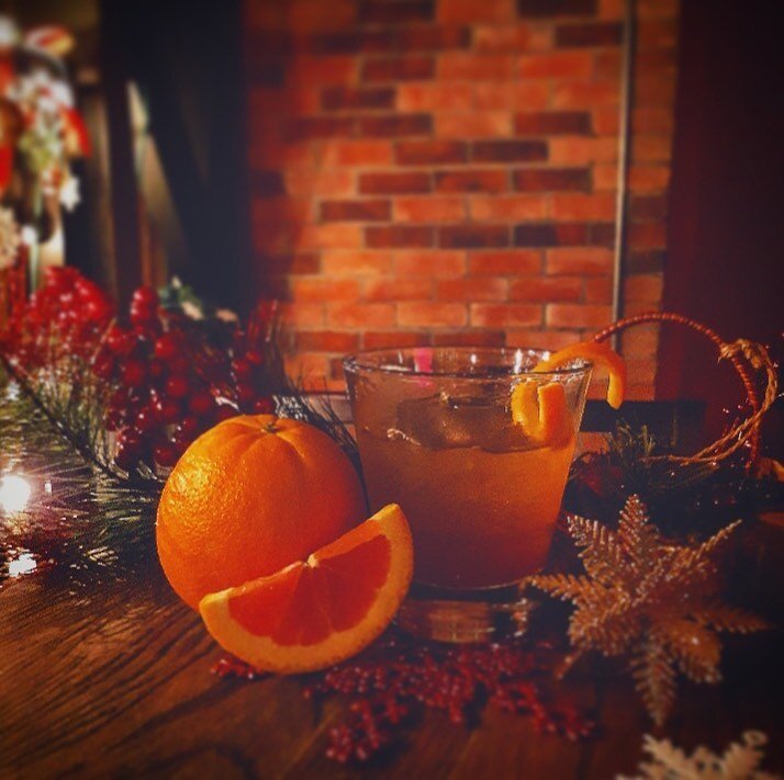 Call us #OldFashioned but to us.. Christmas = Citrus 🎄 🍊 🥃