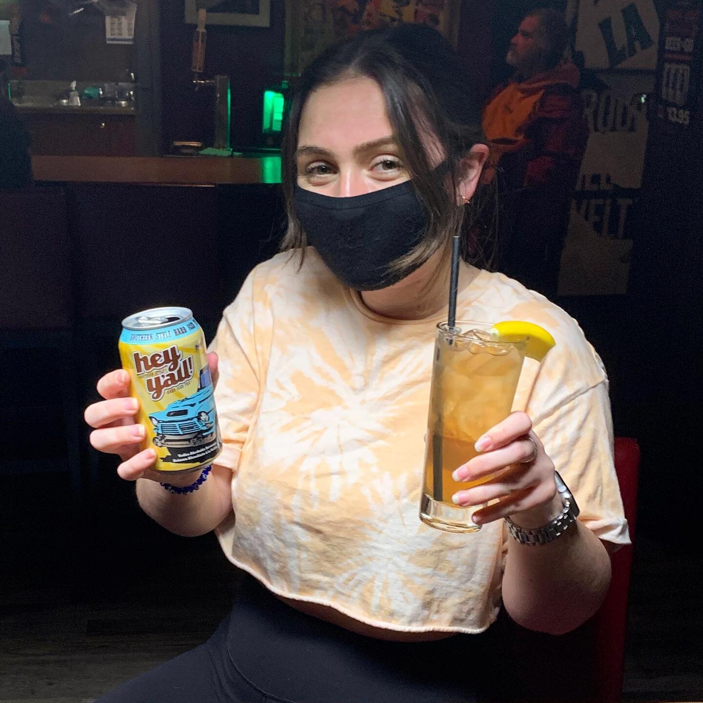 Grace is reliving her summer days with Hey Y&rsquo;all hard iced tea &mdash; what&rsquo;s your favourite beverage cooling-off? #booze #drinkoftheday