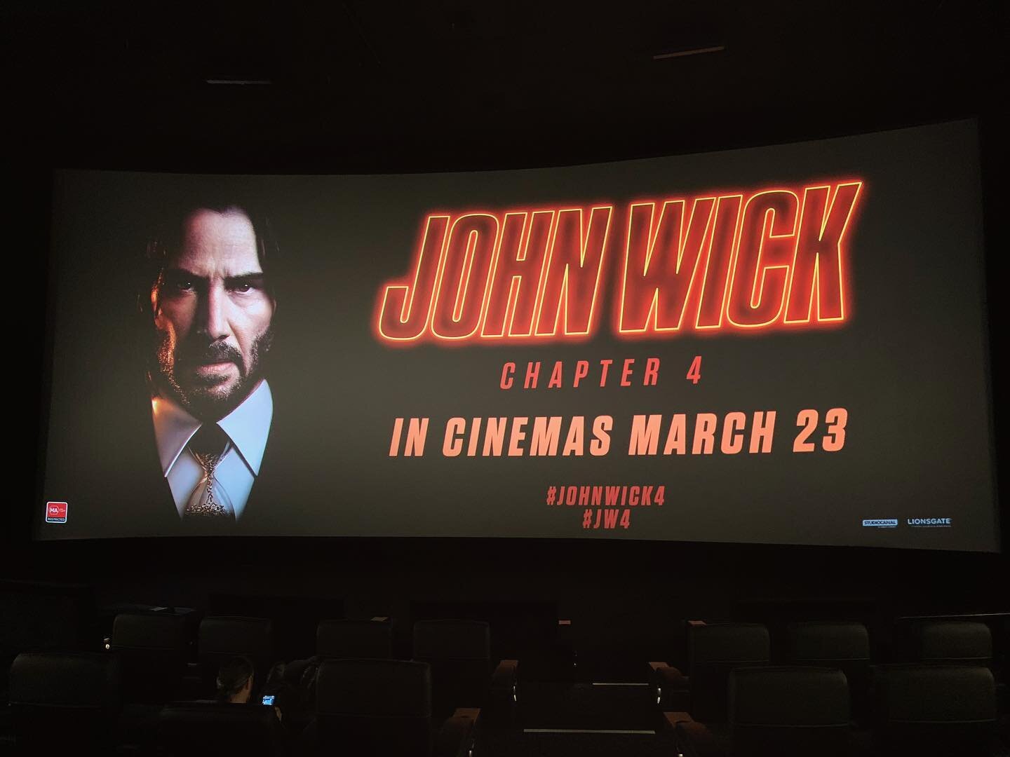 Omg! Omg! Omg! He&rsquo;s back!!! 🥊🥊🥊
Let&rsquo;s see how the High Table feels!
Thanks @studiocanalaus for the screening!!

#johnwick4 #johnwick #actionflick #keanureeves #jw4 #studiocanal #lionsgate #cinemascape #yourshowontheradioaboutthemovies