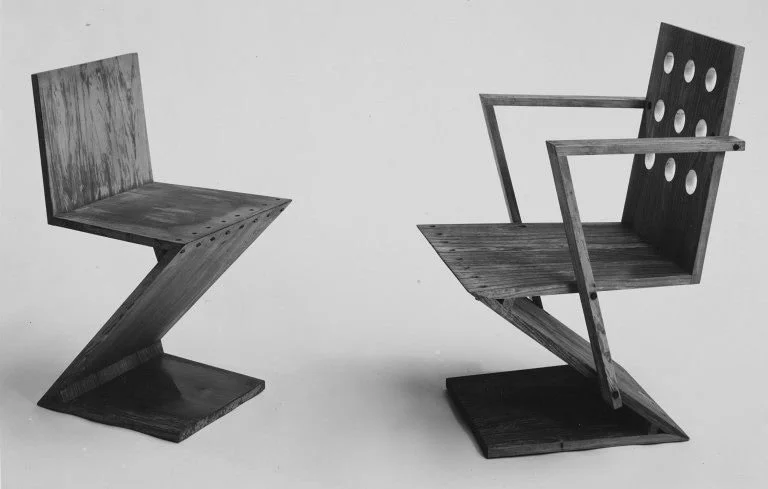 Zig-Zag Chair by Gerrit Thomas Rietveld 1934.jpg