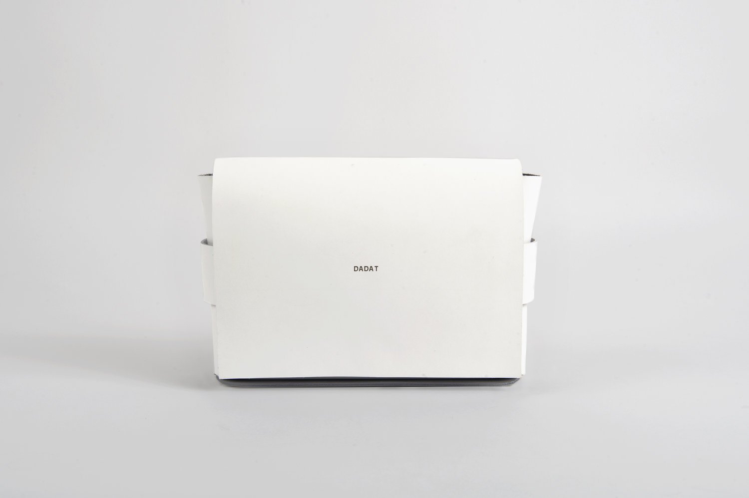 dadat.studio-oui.bag-white2.jpg