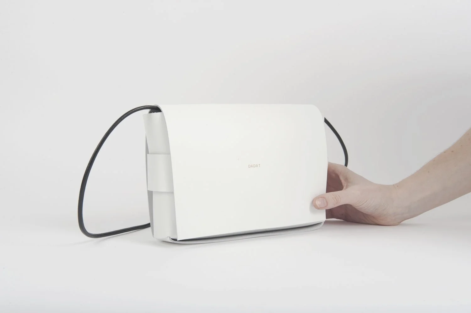 dadat.studio-oui.bag-white5.jpg